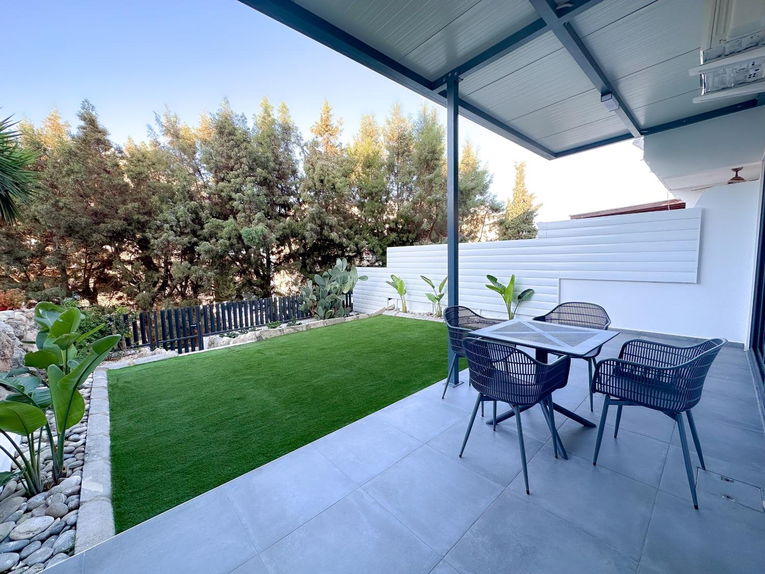 Luxury Garden Apartment