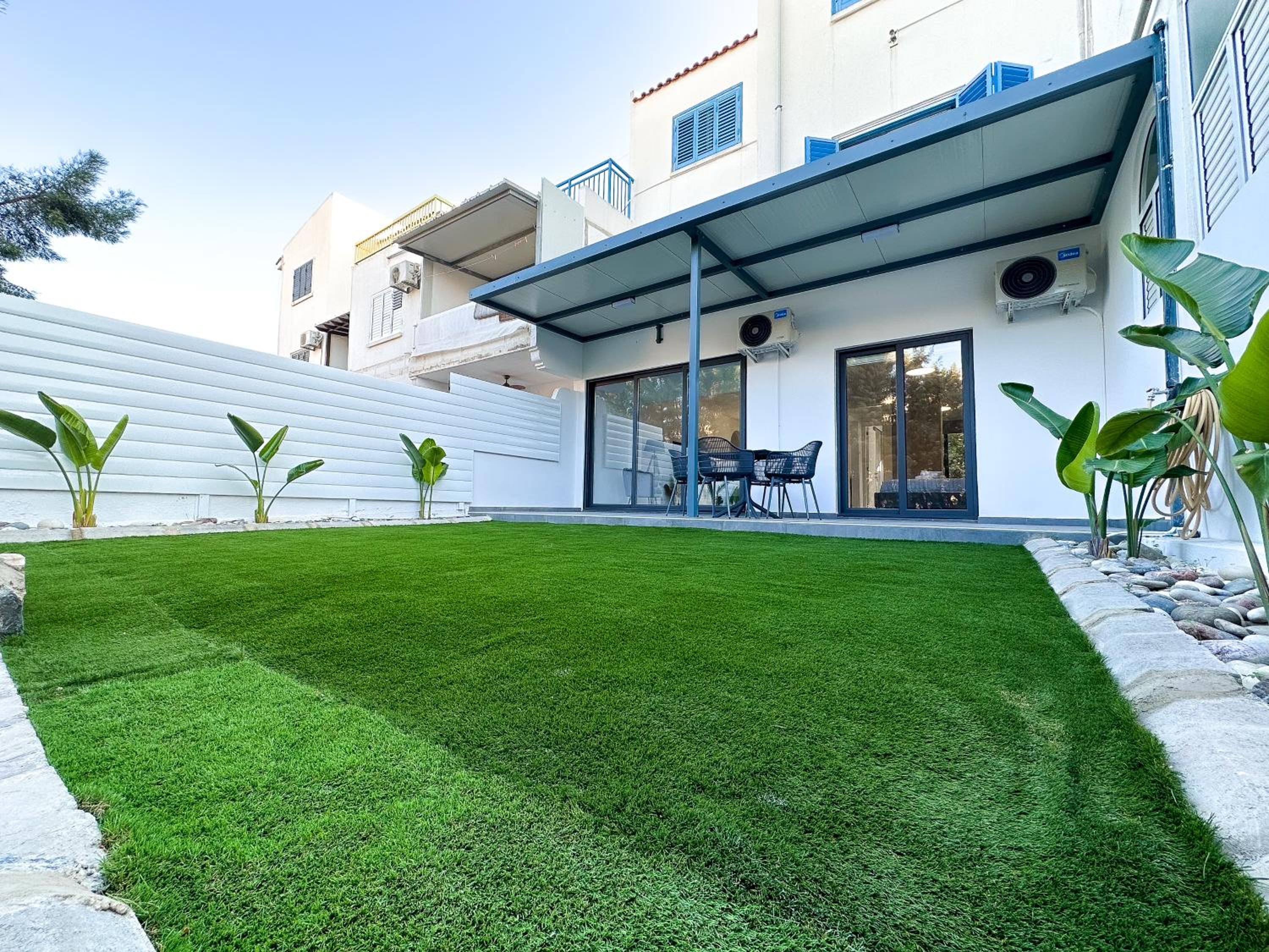 Luxury Garden Apartment