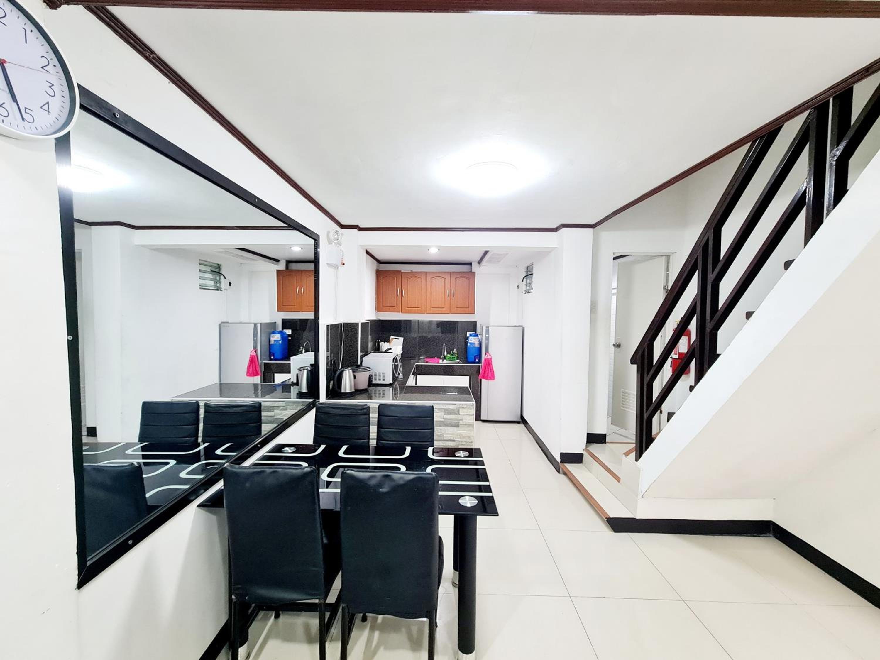 Calapan City Fully Furnished House Transient near XentroMall L39 view 3