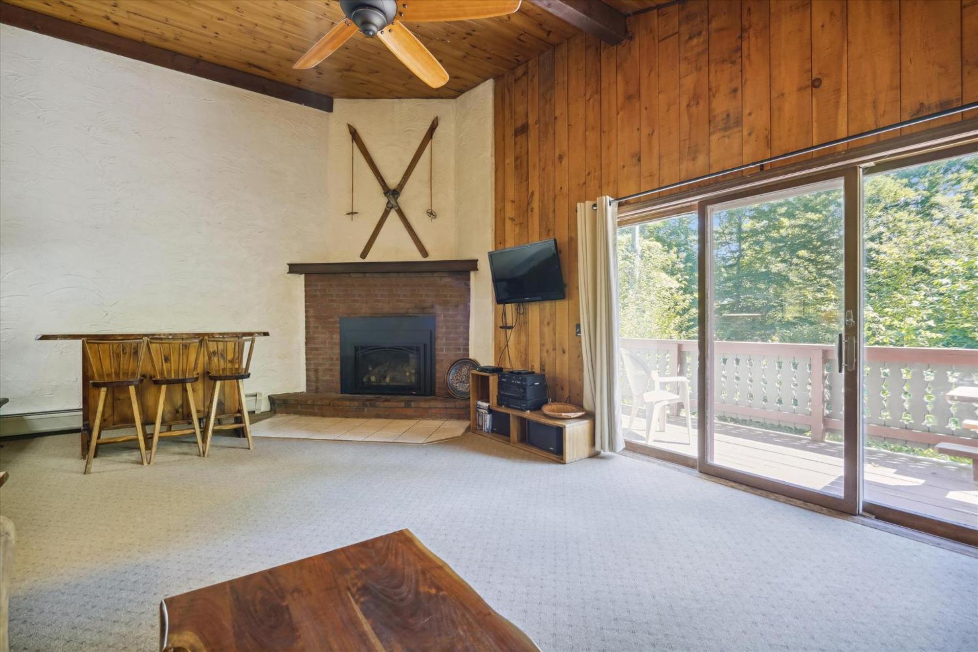 4-Bedroom Townhouse with Sauna Snow Flake view 5