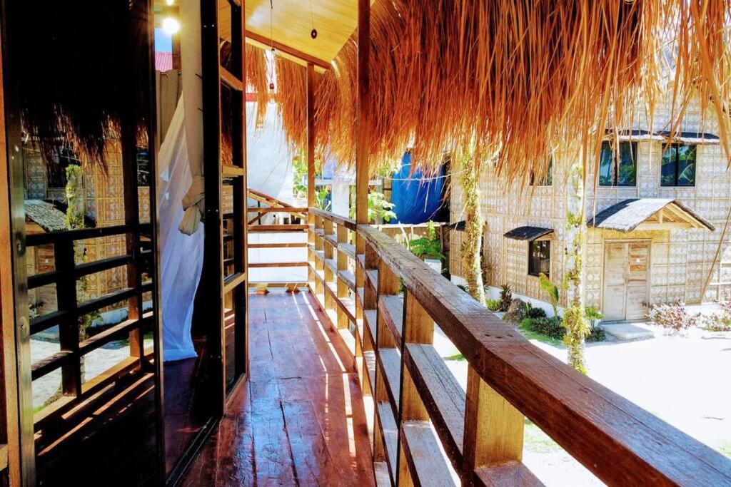 Ysla Dapeng Siargao