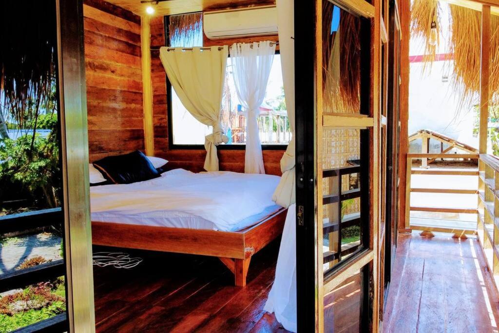 Ysla Dapeng Siargao