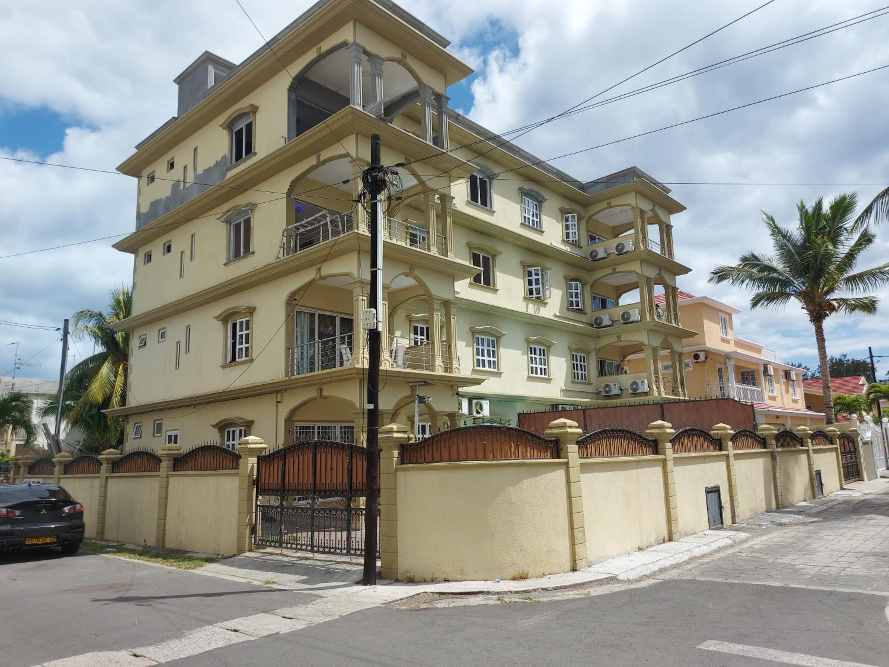 RS VILLA SHARE APARTMENT with private room ,good wifi, 150mts to beaches bus stop, view 3