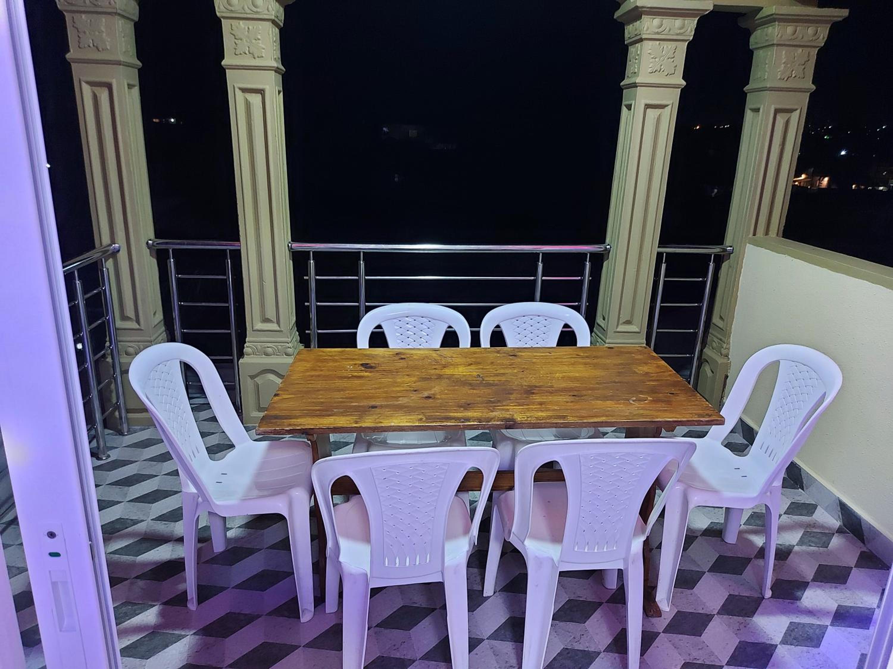 RS VILLA SHARE APARTMENT with private room ,good wifi, 150mts to beaches bus stop, view 4