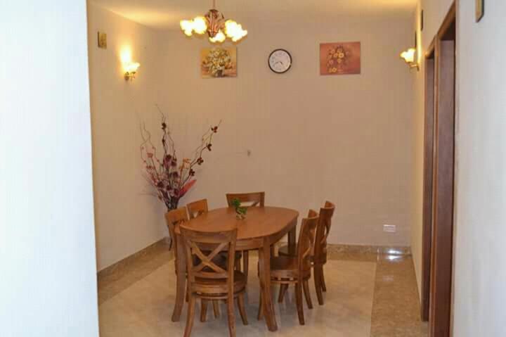 RS VILLA SHARE APARTMENT with private room ,good wifi, 150mts to beaches bus stop, view 2
