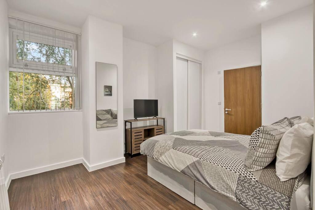Heathrow 2-Bedroom Urban Oasis photo 5