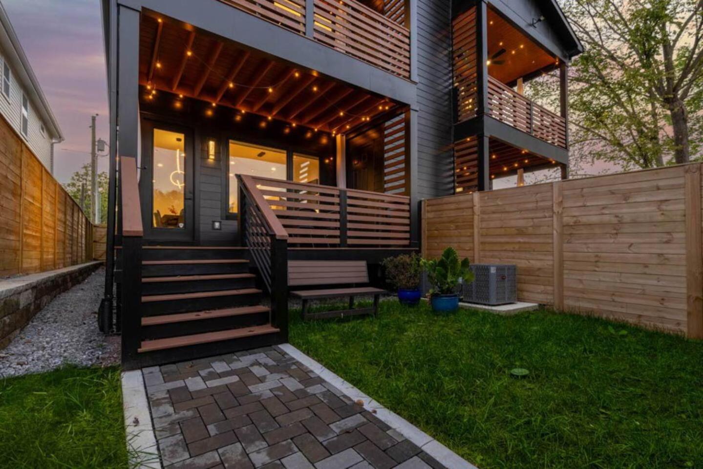 Luxurious 4bd home sleeps 12 minutes to downtown with parking view 3