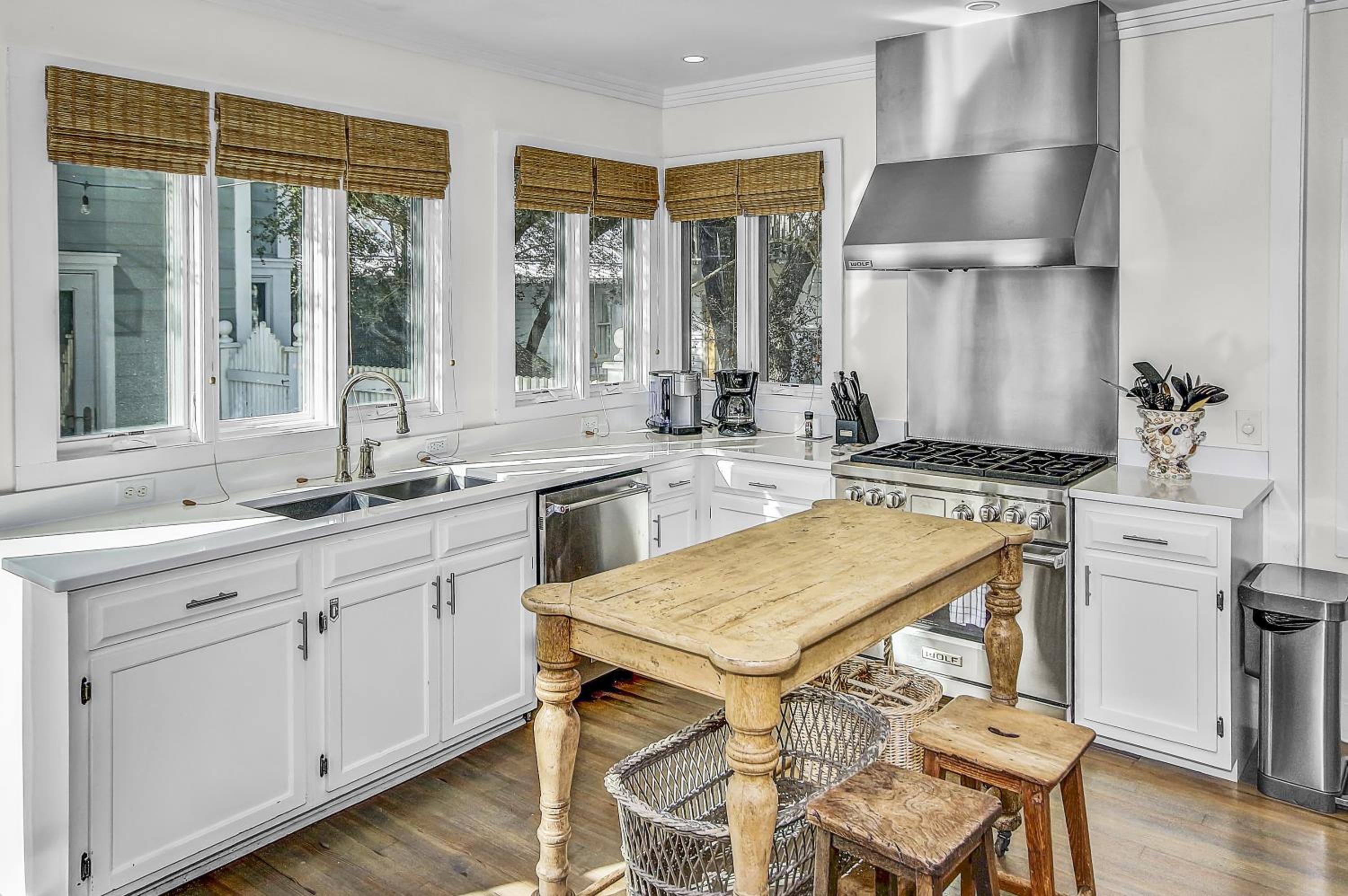 Short Distance to the White Sandy Beaches, Rendezvous Main House Carriage in Seaside home