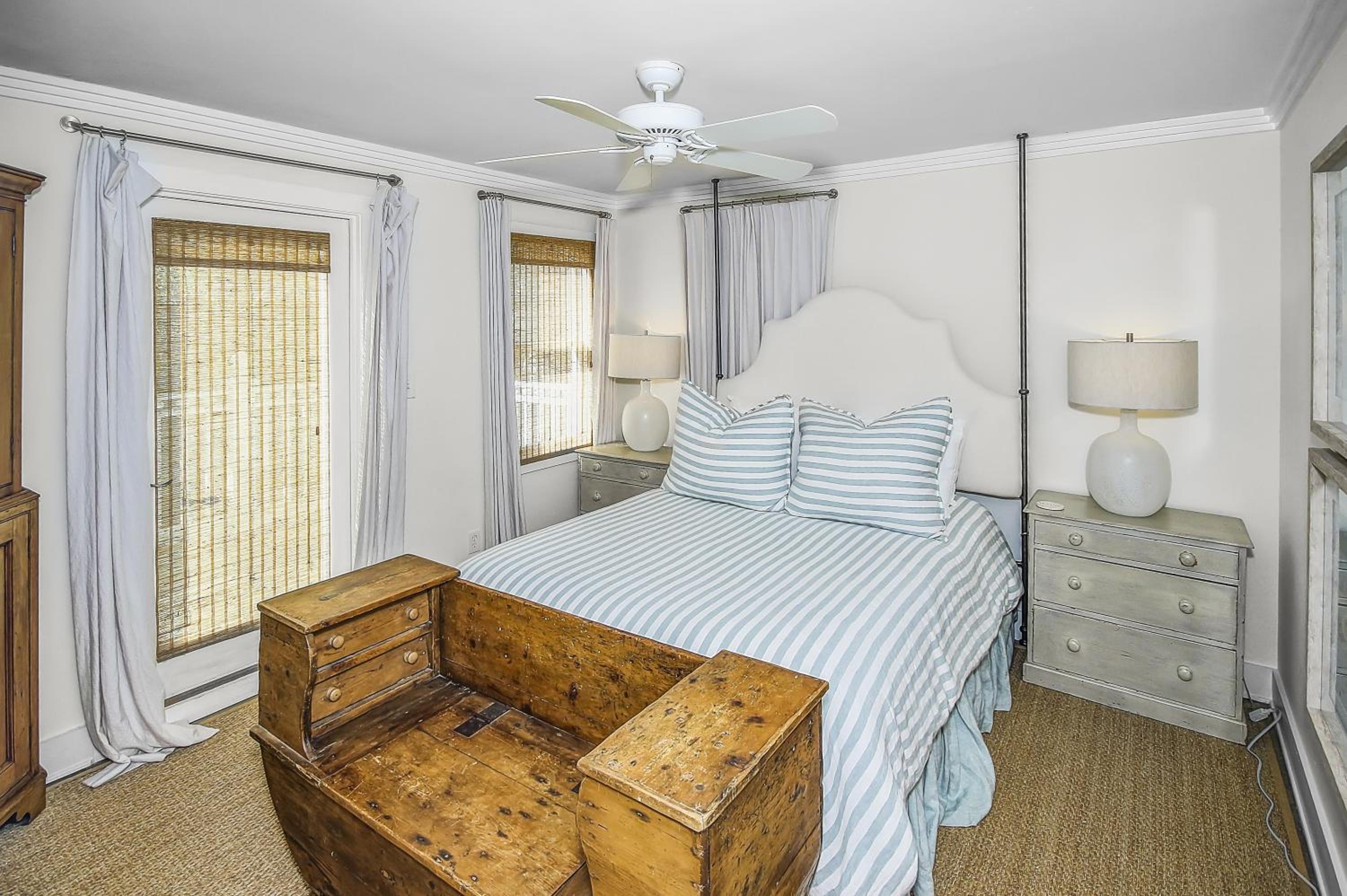 Short Distance to the White Sandy Beaches, Rendezvous Main House Carriage in Seaside home