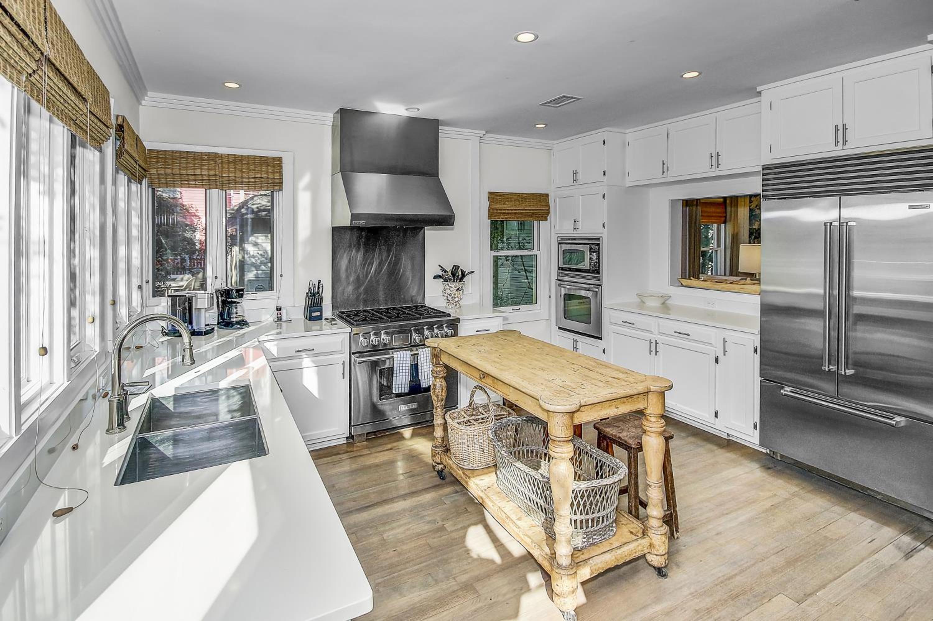 Short Distance to the White Sandy Beaches, Rendezvous Main House Carriage in Seaside home