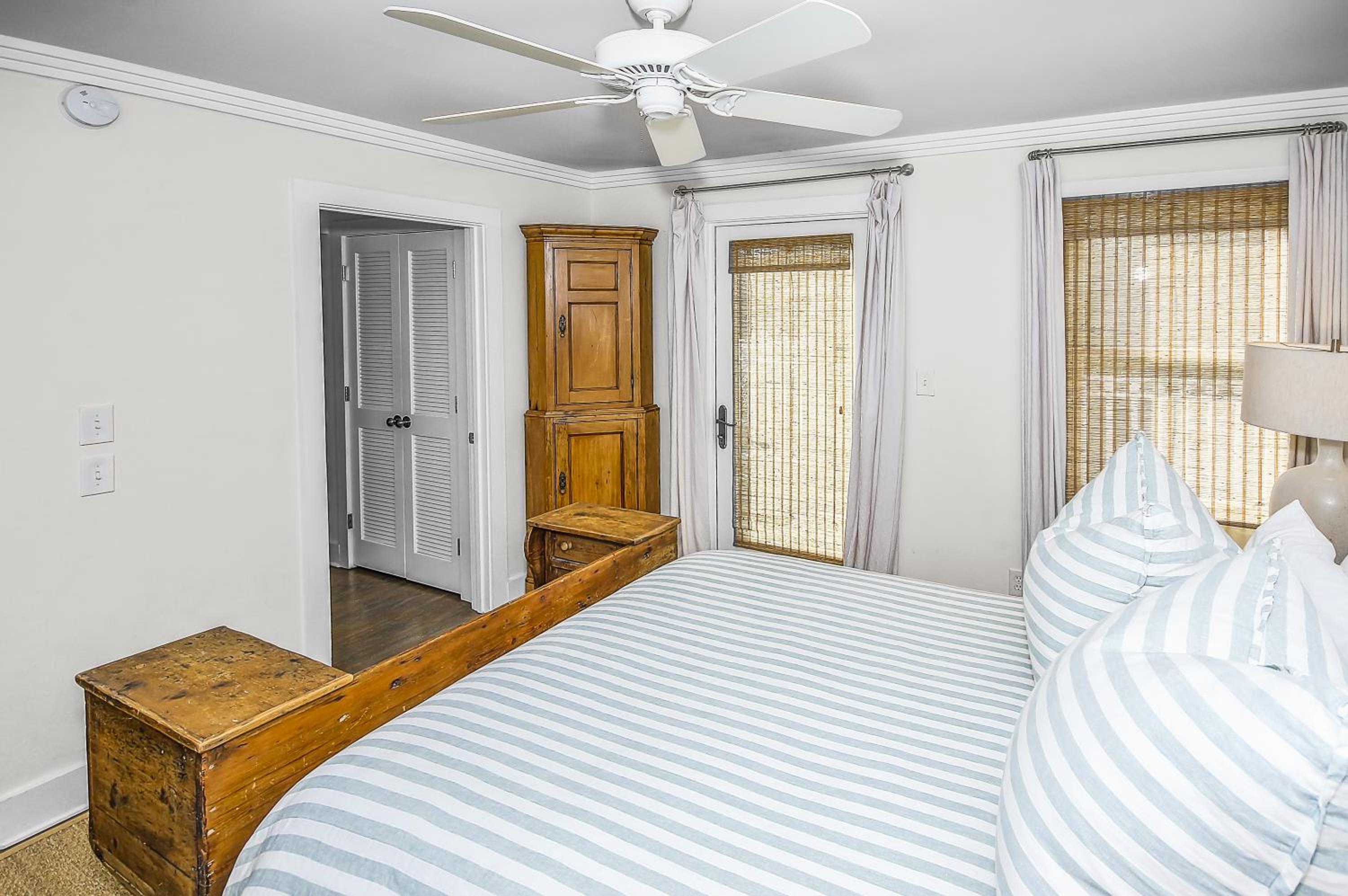 Short Distance to the White Sandy Beaches, Rendezvous Main House Carriage in Seaside home