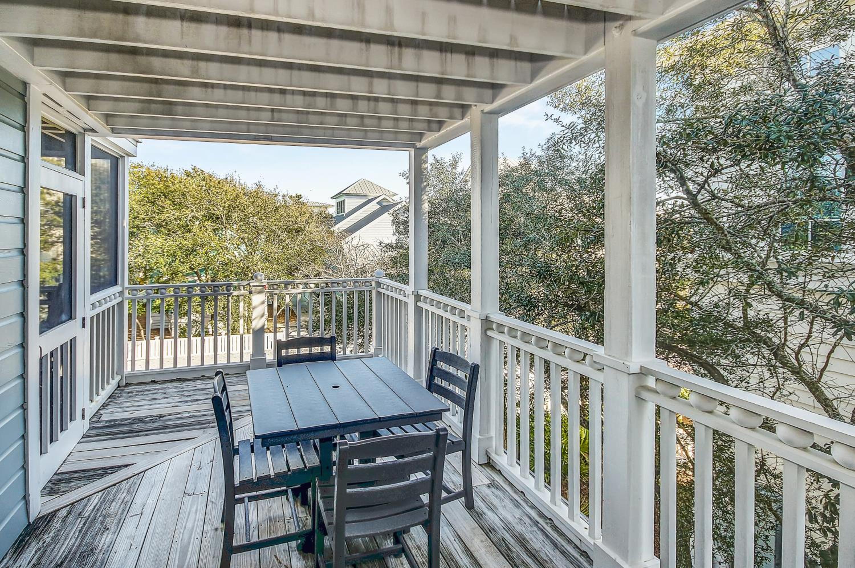 Short Distance to the White Sandy Beaches, Rendezvous Main House Carriage in Seaside home