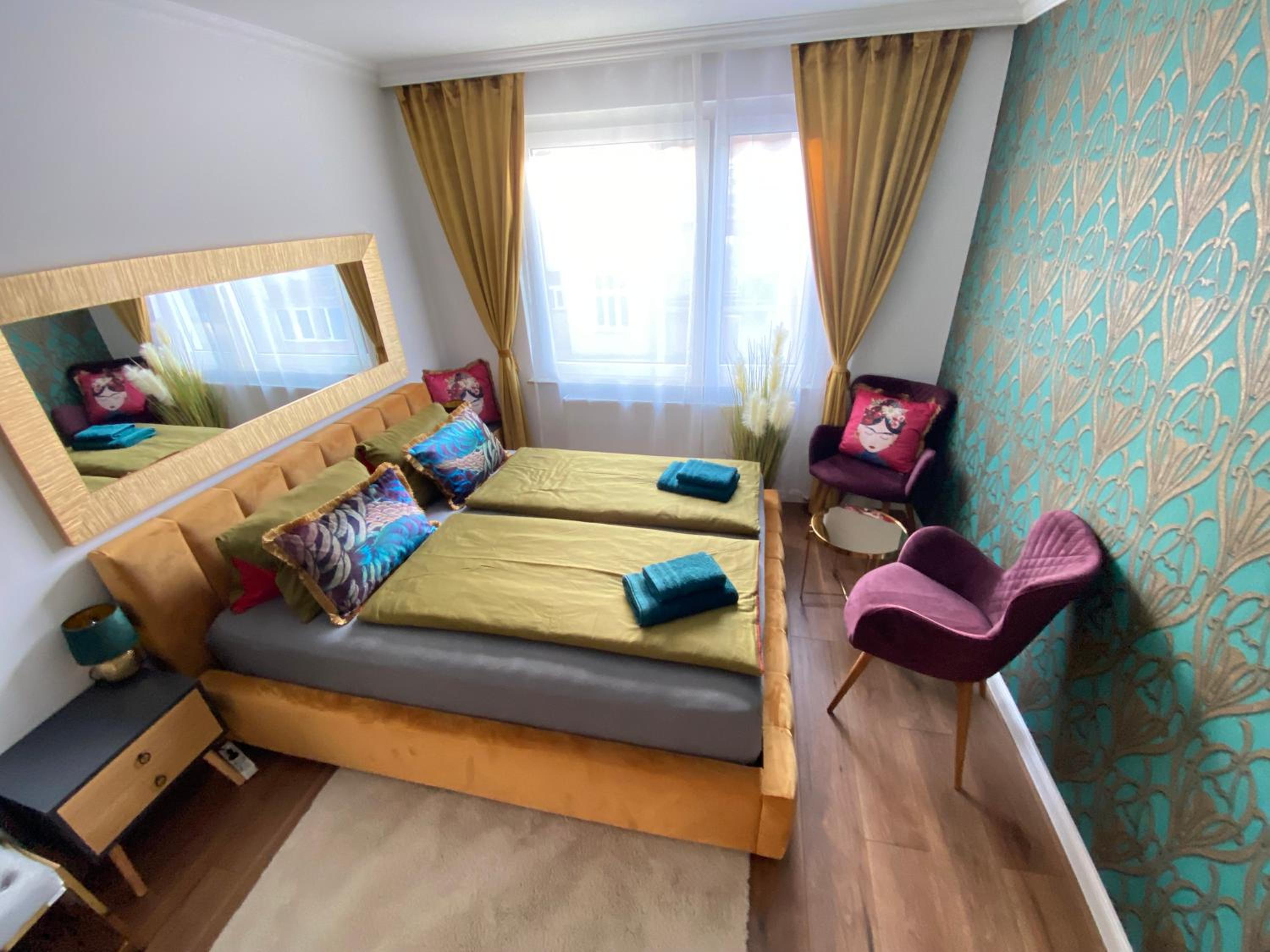 ROYAL APARTmENT