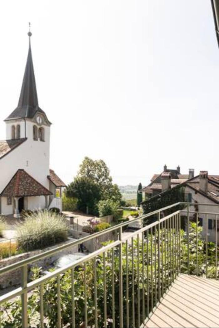 Suite au milieu des vignes avec magnifique vue sur le lac et jardin