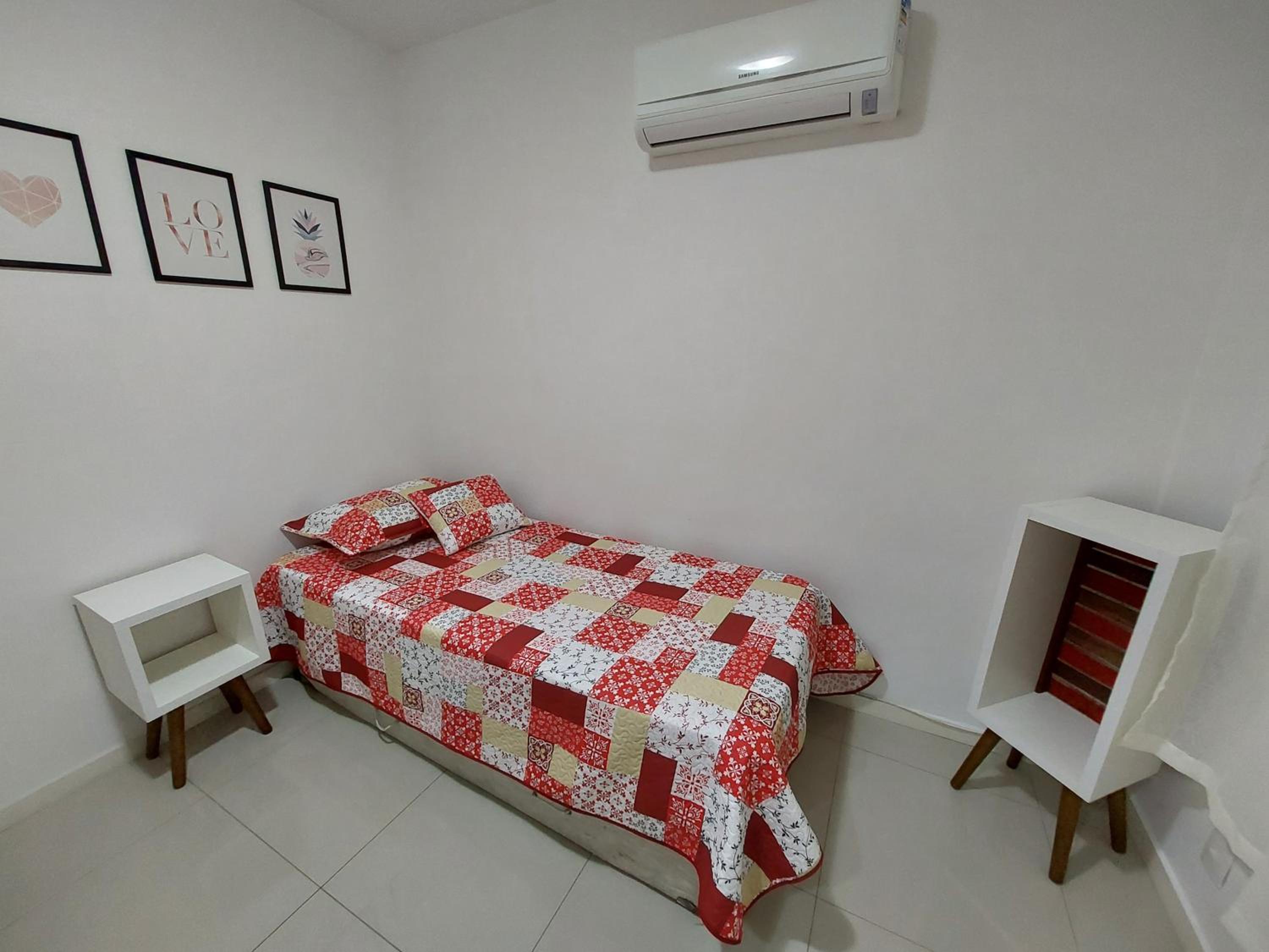 Melhor custo benefício no centro 4 pessoas, 2Q, ar, garagem, cozinha completa