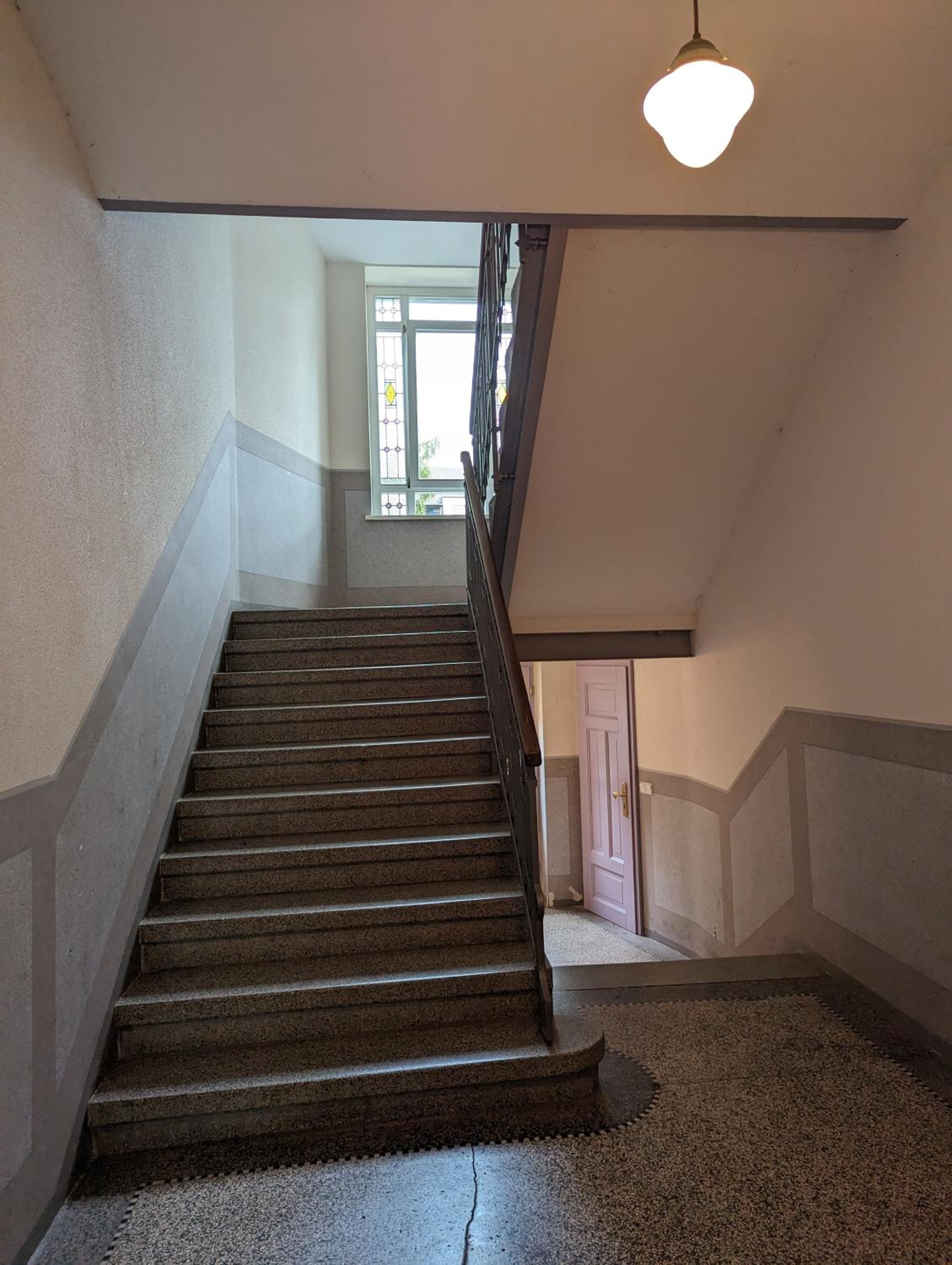 Chemnitz Saxonia HomeDeLuxe Hochwertige 50qm 2-Zimmer-Ferienwohnung mit privaten Kfz Parkplatz Stellplatz mit MWSt-Rechnung mit XXL Hülsta Bett & Etagenbet