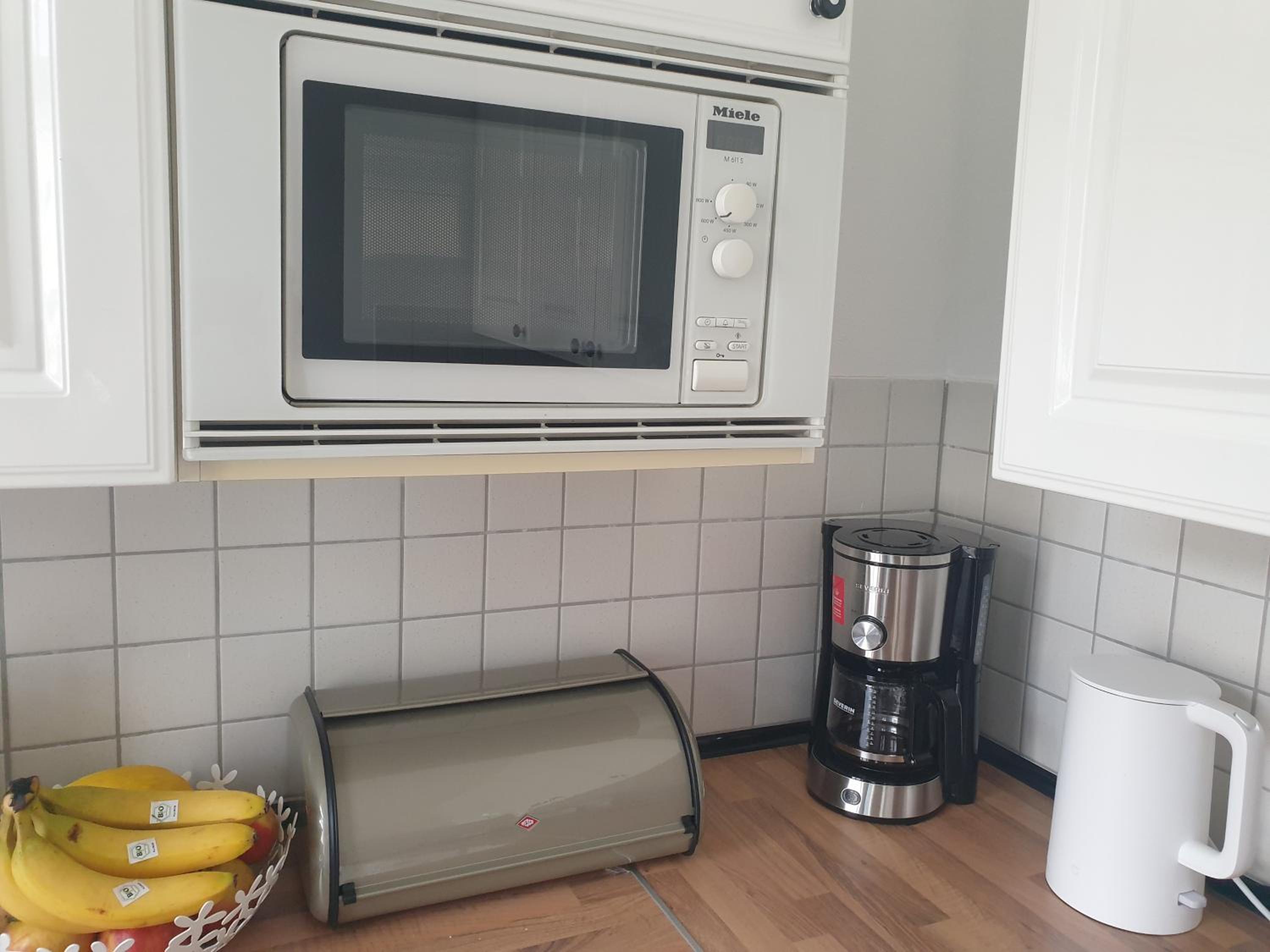 Chemnitz Saxonia HomeDeLuxe Hochwertige 50qm 2-Zimmer-Ferienwohnung mit privaten Kfz Parkplatz Stellplatz mit MWSt-Rechnung mit XXL Hülsta Bett & Etagenbet