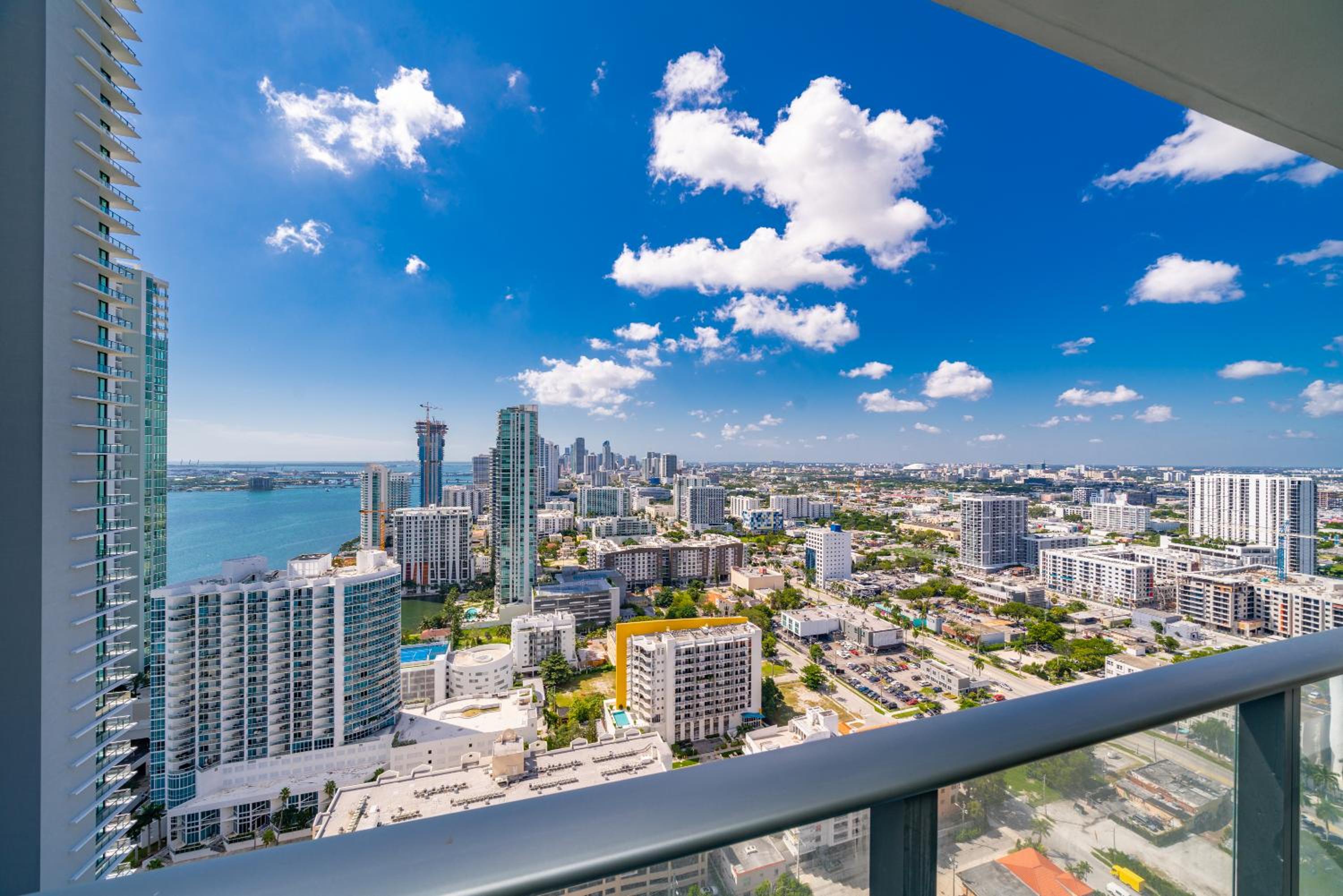 Exclusive High-Rise Edgewater 1BD - Tennis & Sauna