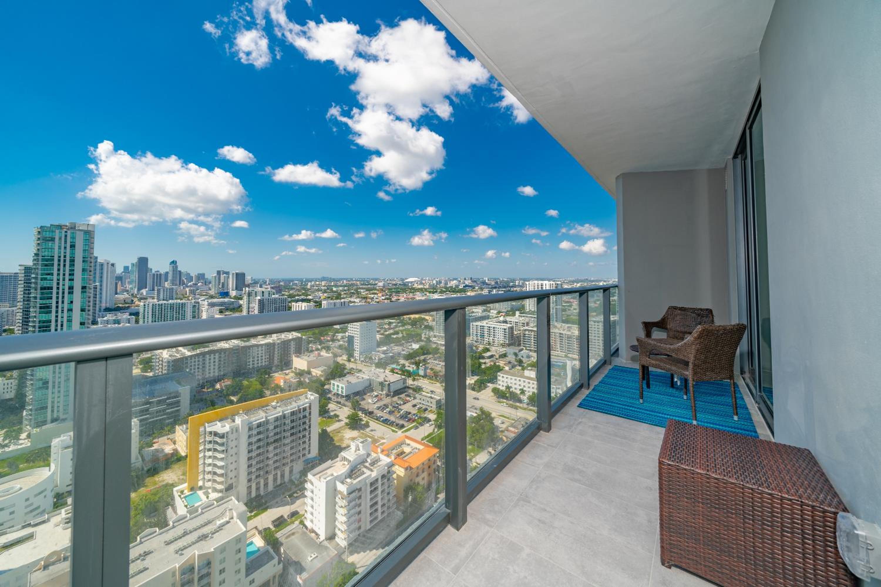 Exclusive High-Rise Edgewater 1BD - Tennis & Sauna