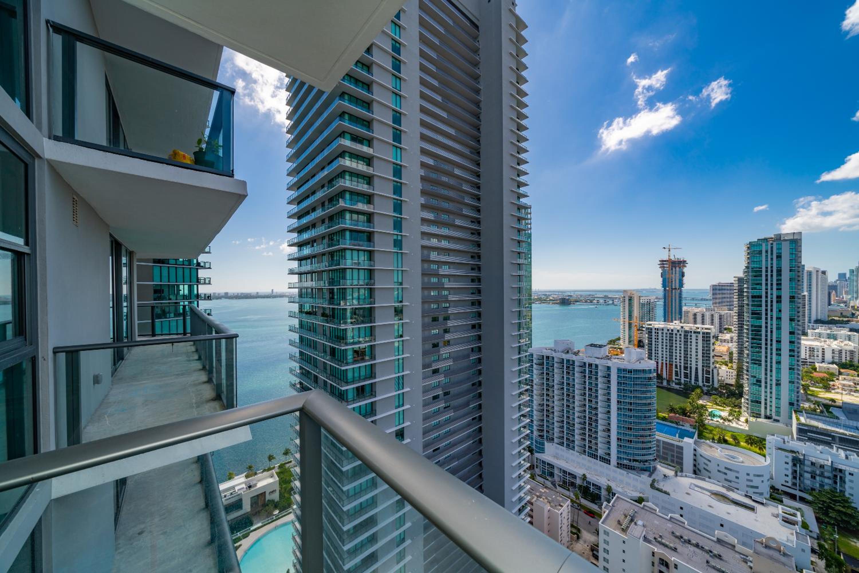 Exclusive High-Rise Edgewater 1BD - Tennis & Sauna