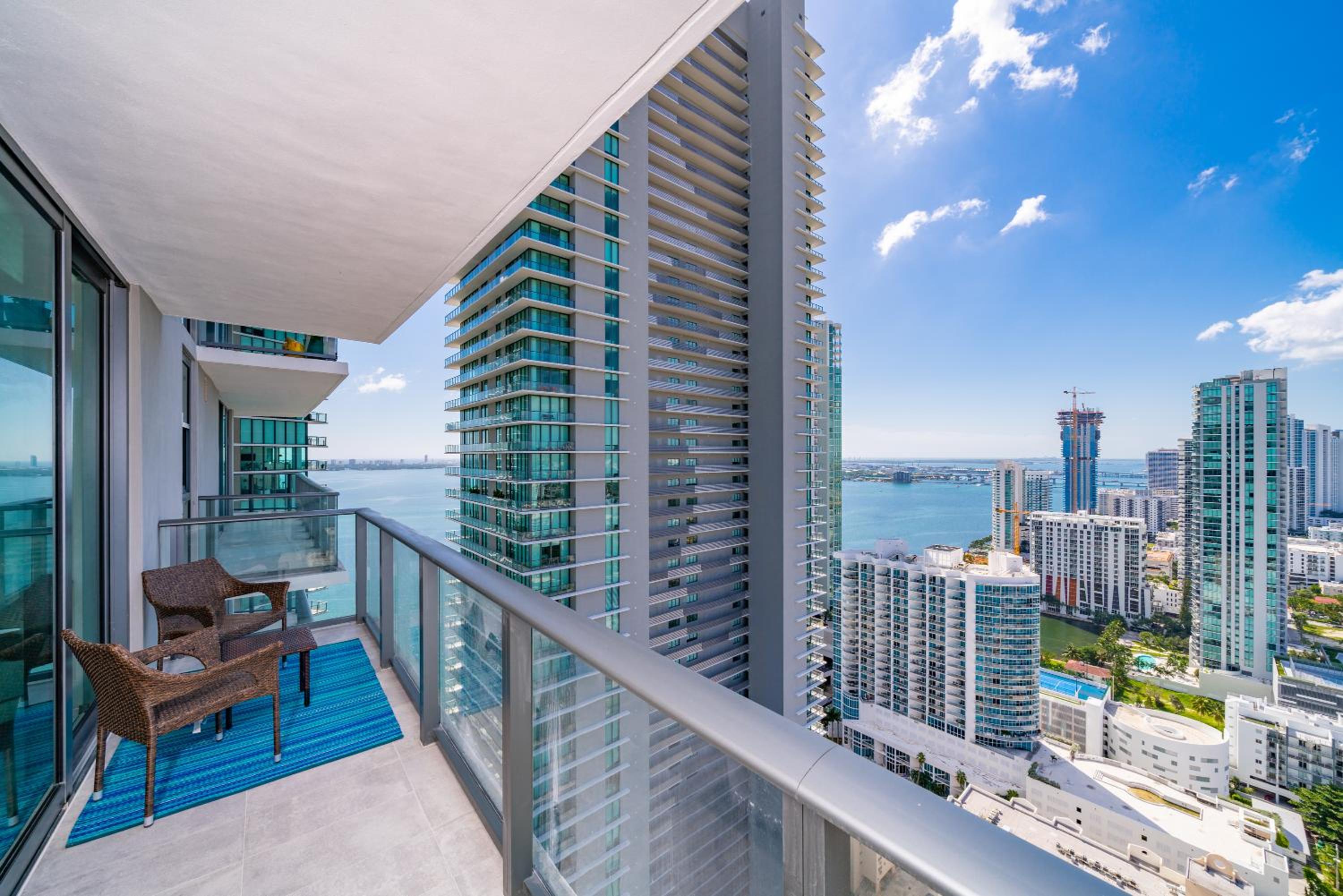 Exclusive High-Rise Edgewater 1BD - Tennis & Sauna
