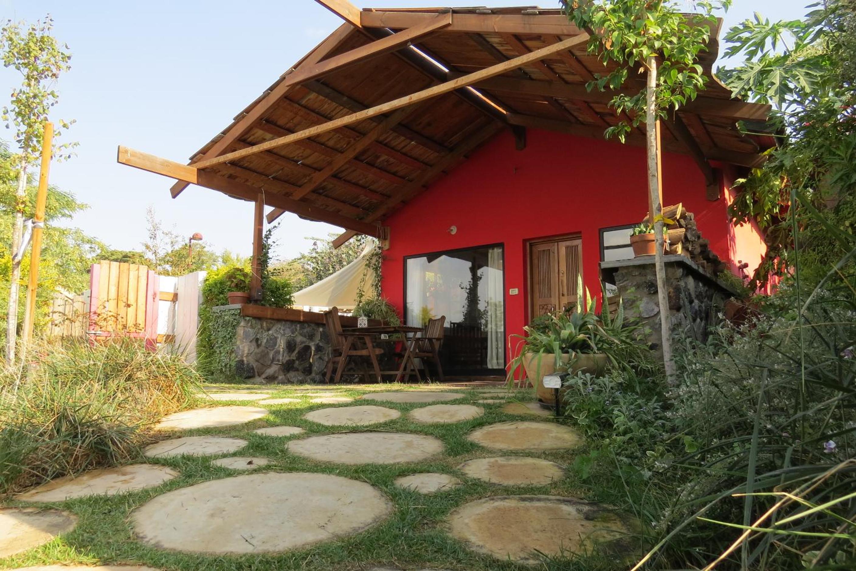 The green and red cabins