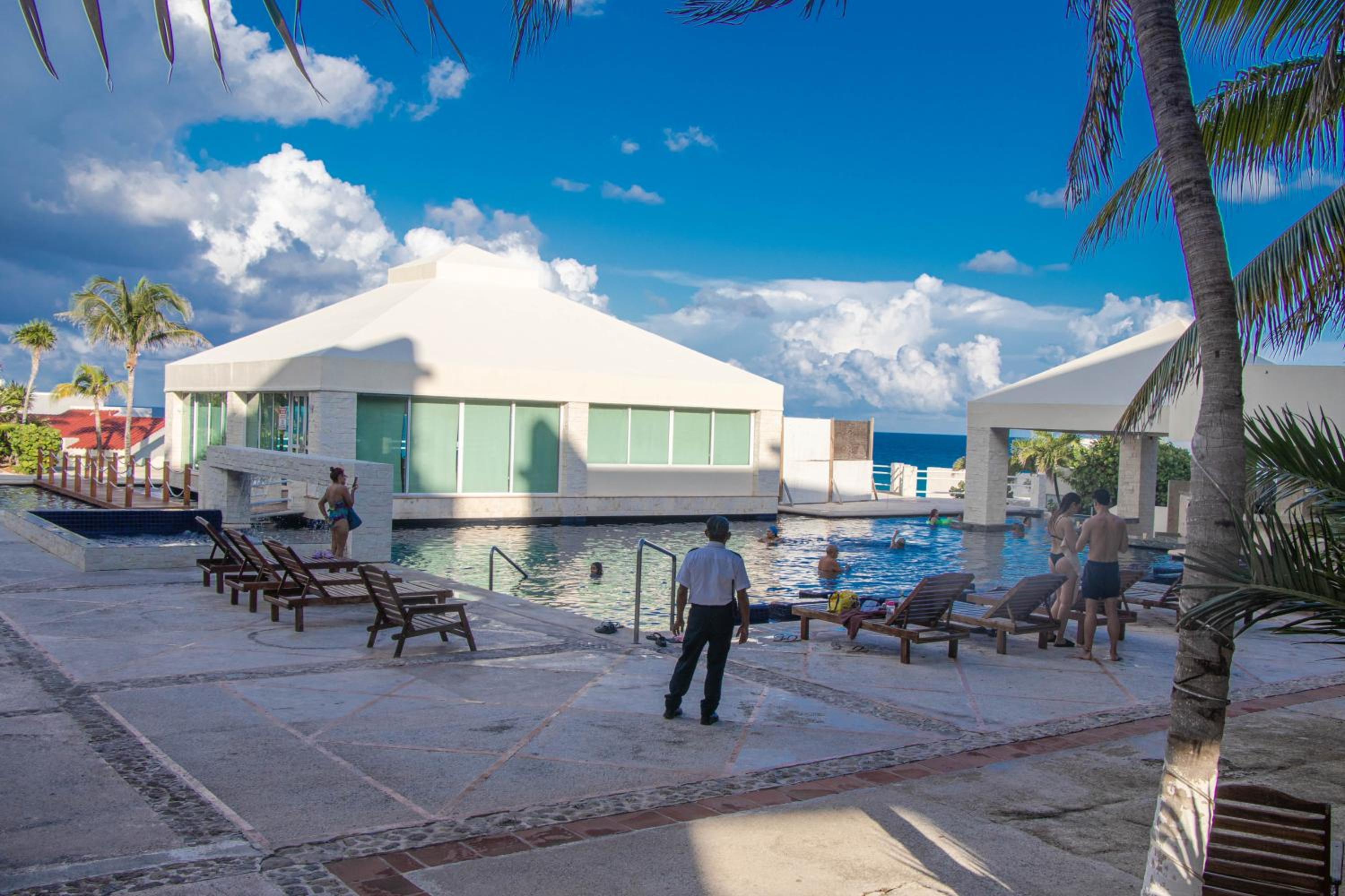 Beachfront apartments Cancun