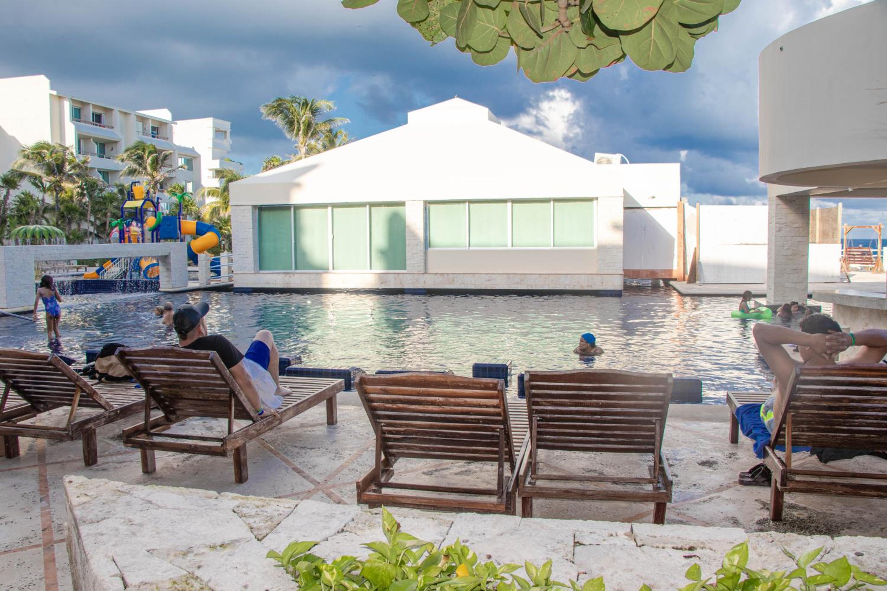 Beachfront apartments Cancun