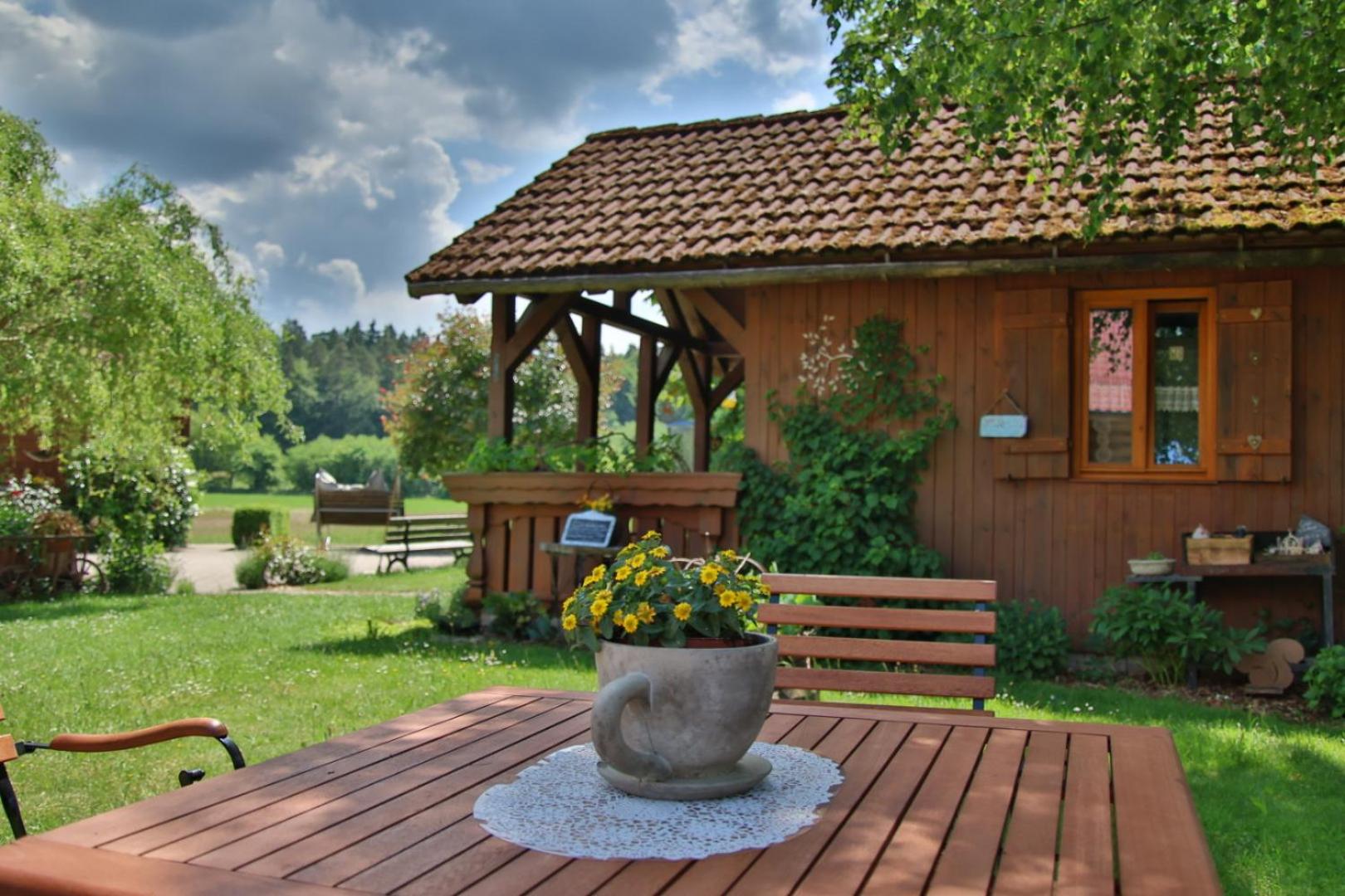 Heumanns Blockhaeuser am Wald view 3