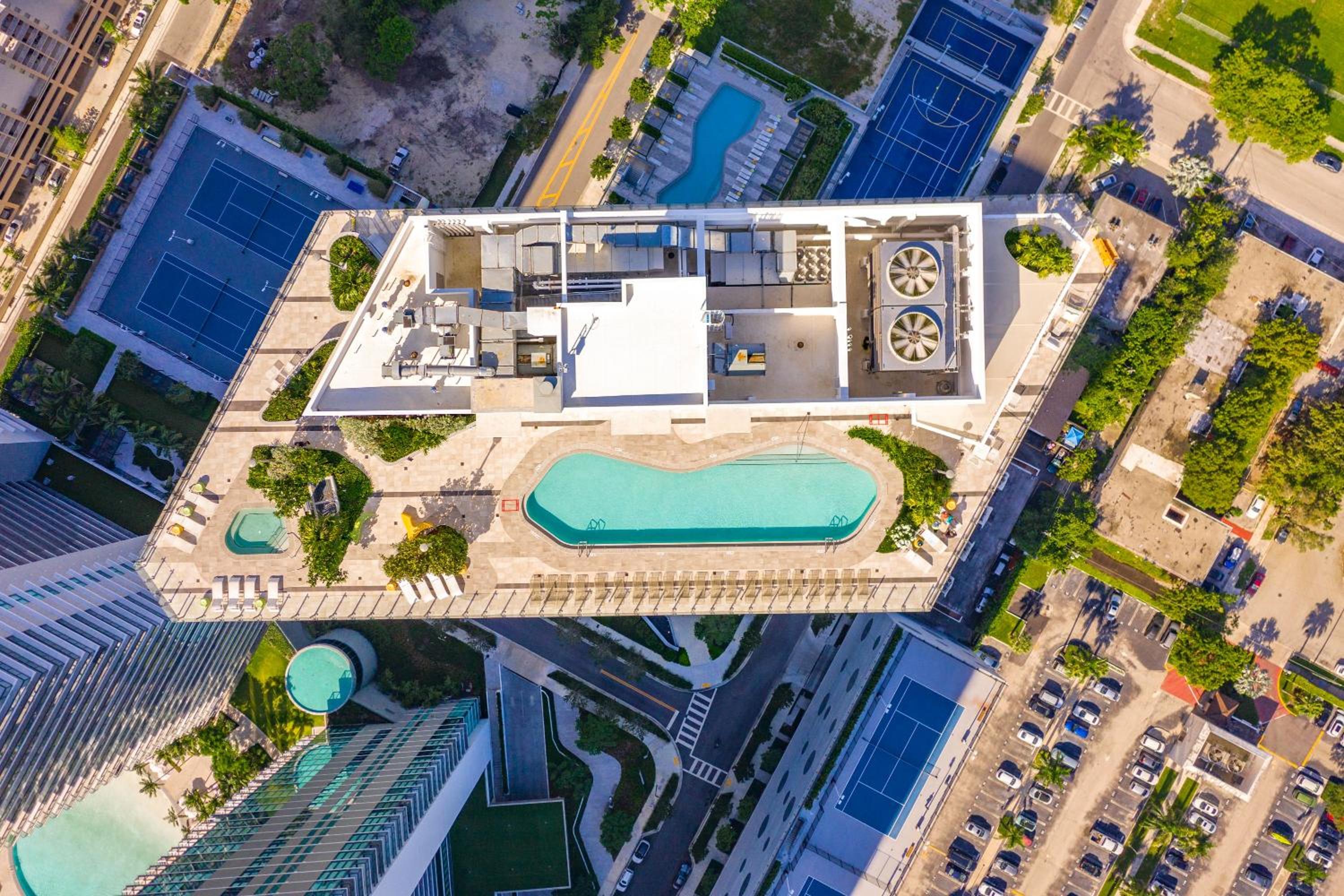 Exclusive High-Rise Edgewater 1BD - Tennis & Sauna