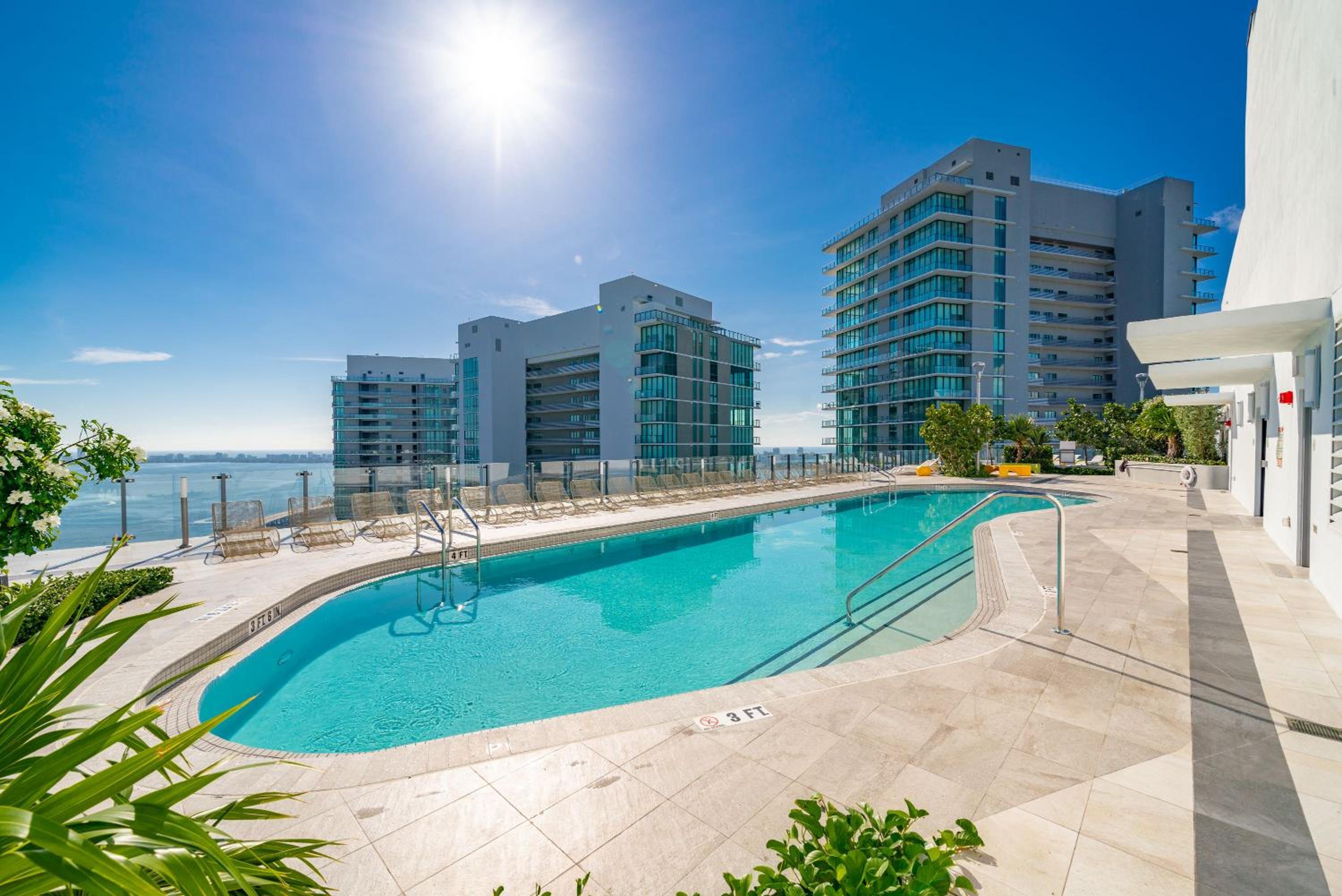 Exclusive High-Rise Edgewater 1BD - Tennis & Sauna