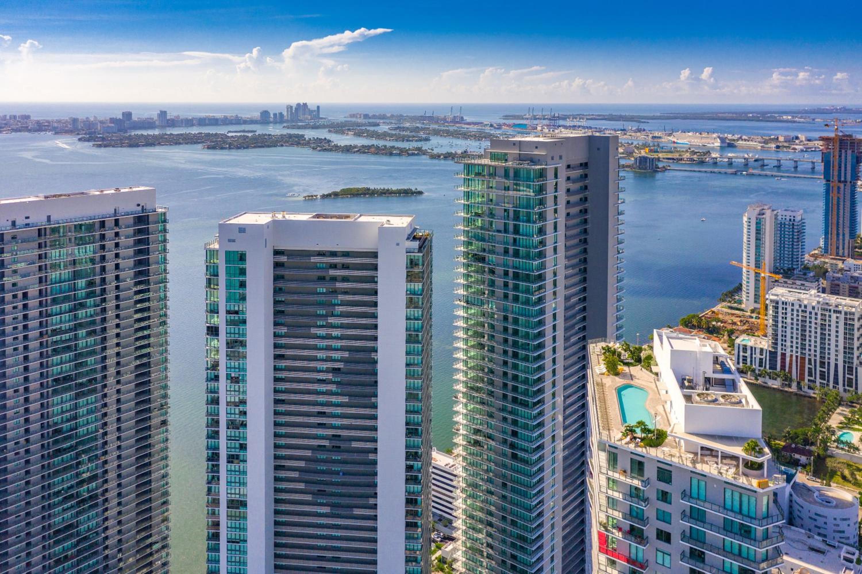 Exclusive High-Rise Edgewater 1BD - Tennis & Sauna