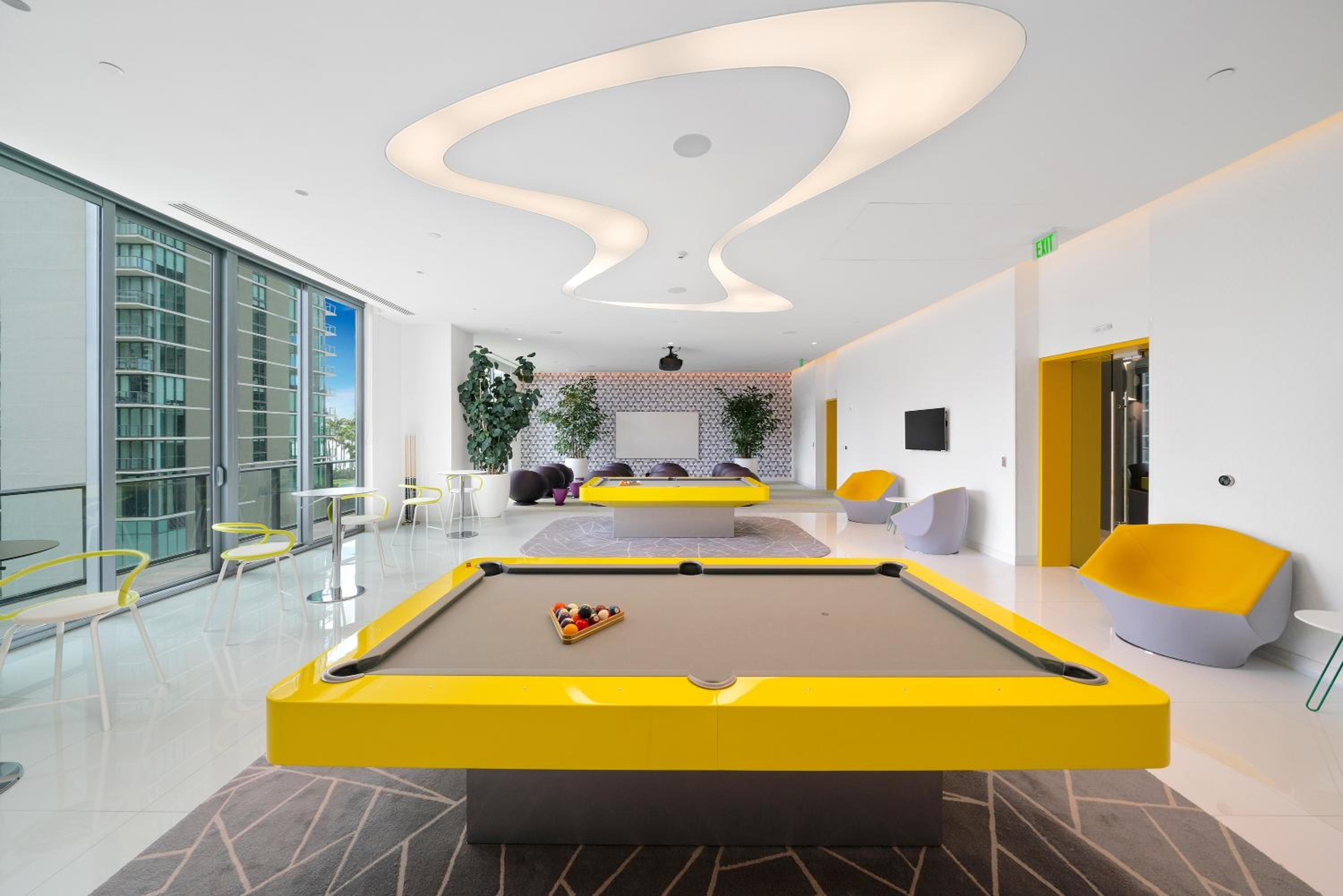Exclusive High-Rise Edgewater 1BD - Tennis & Sauna