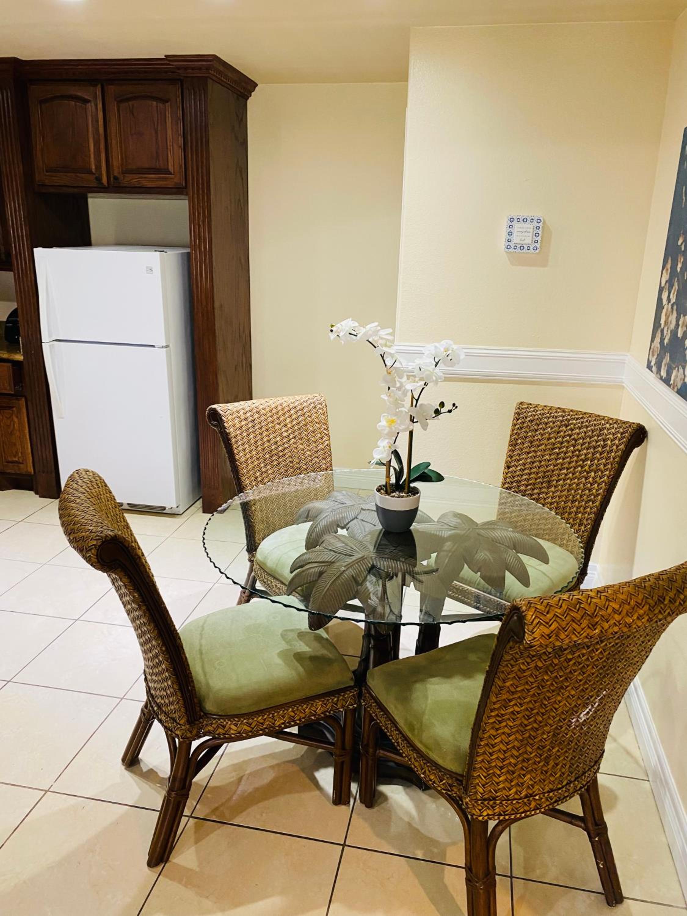 Brownsville Comfort 2 bedroom 1 bath , Spacious Kitchen and Outdoor Home view 3