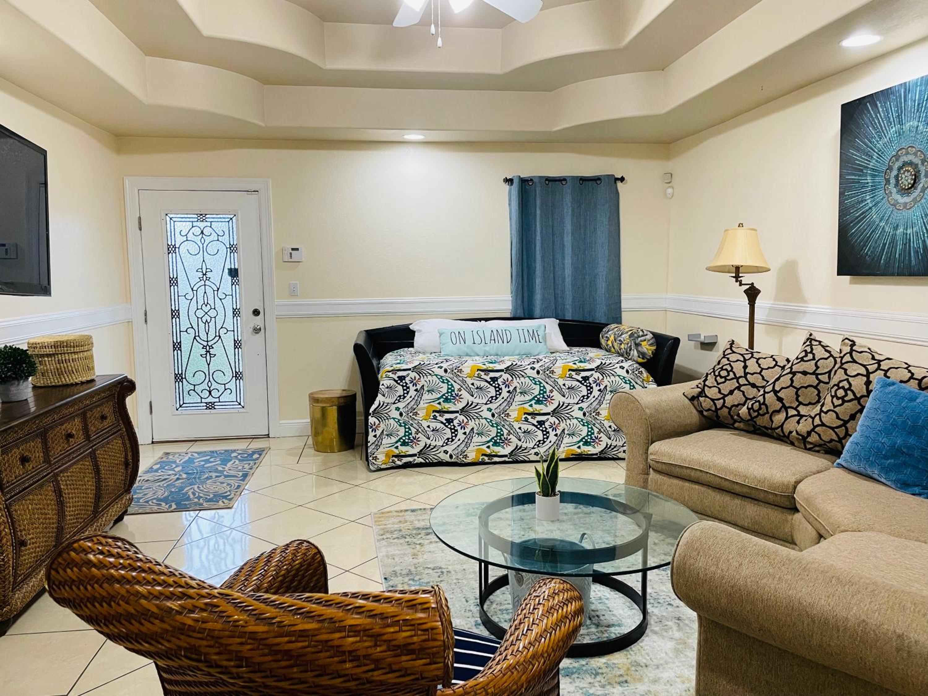 Brownsville Comfort 2 bedroom 1 bath , Spacious Kitchen and Outdoor Home view 5