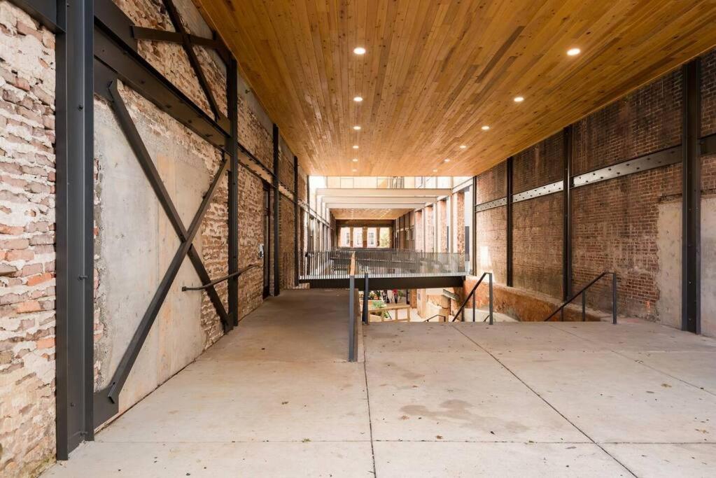 Trendy Condo! Close to everthing Downtown view 5