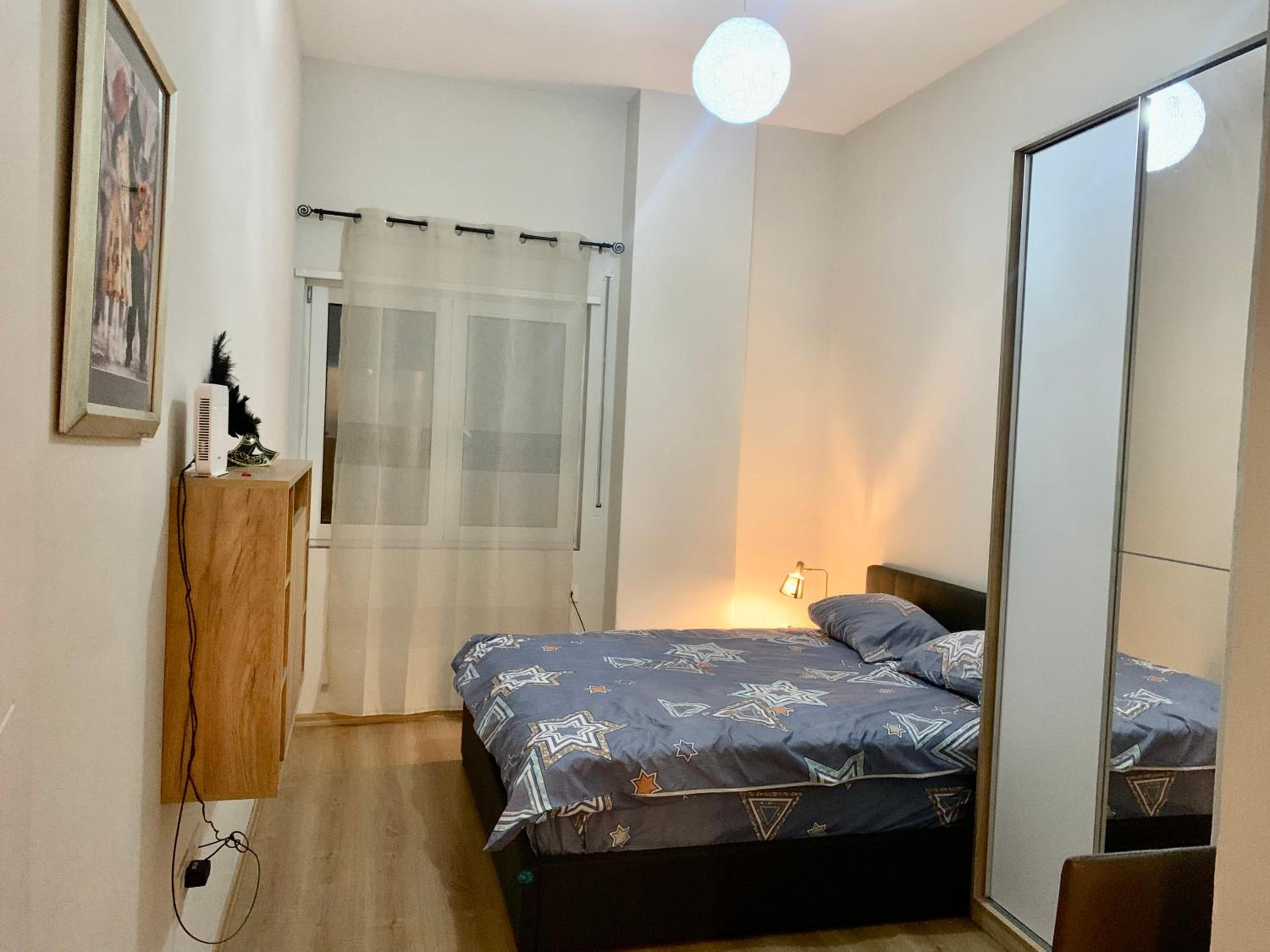 Modern family-size condo with private veranda-5min to the lake
