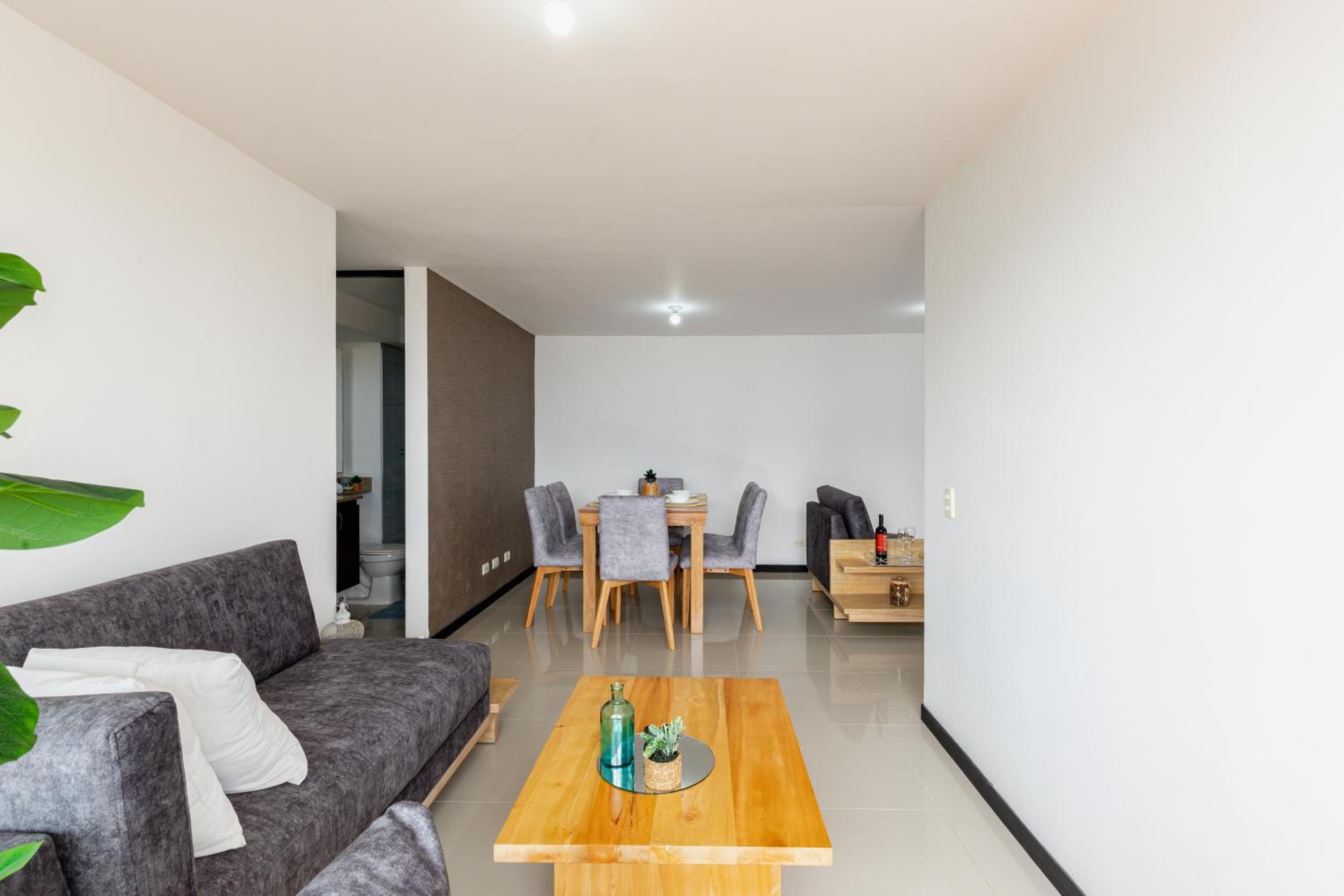Apartamento amplio con piscina cerca al poblado