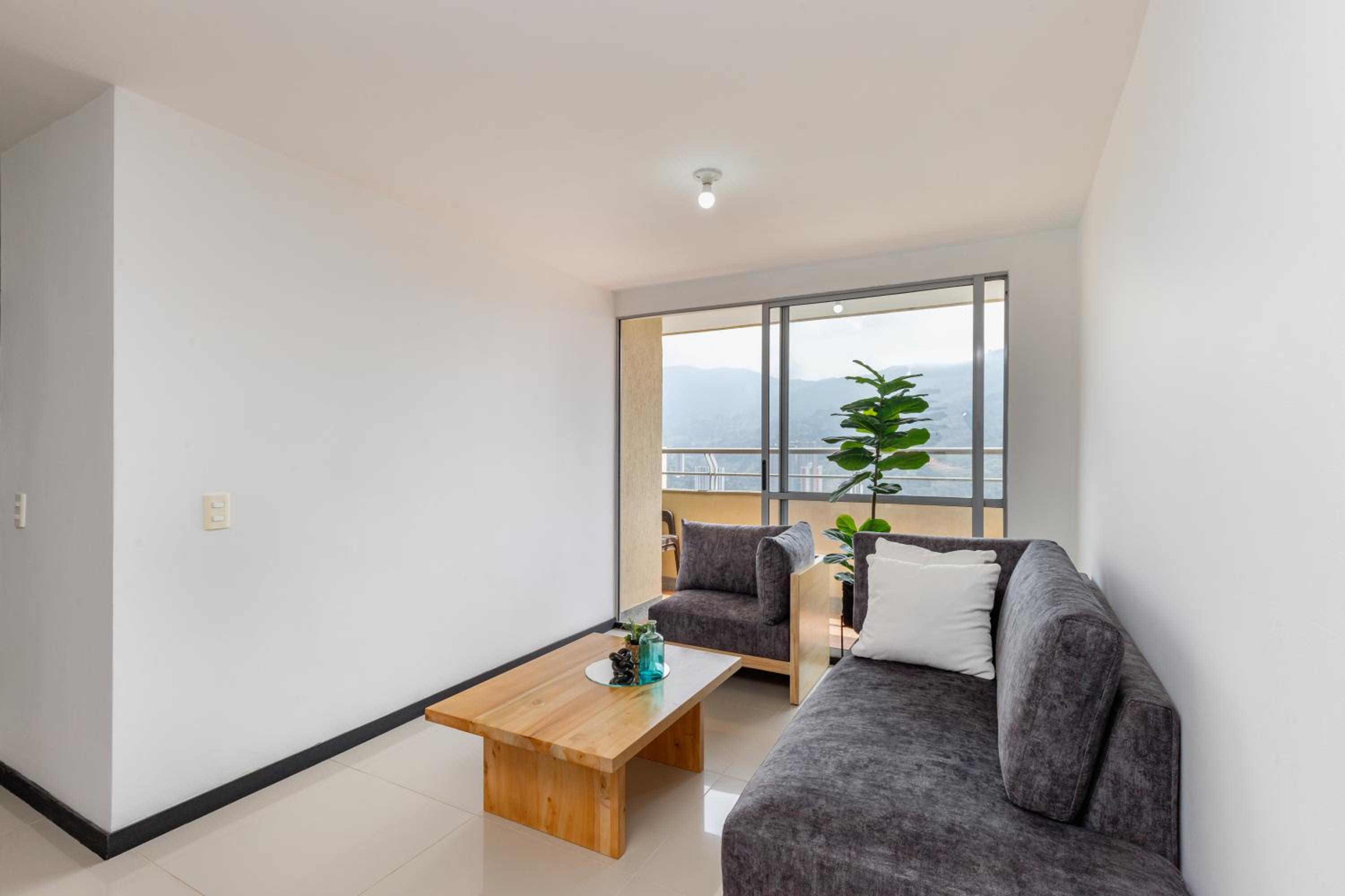 Apartamento amplio con piscina cerca al poblado