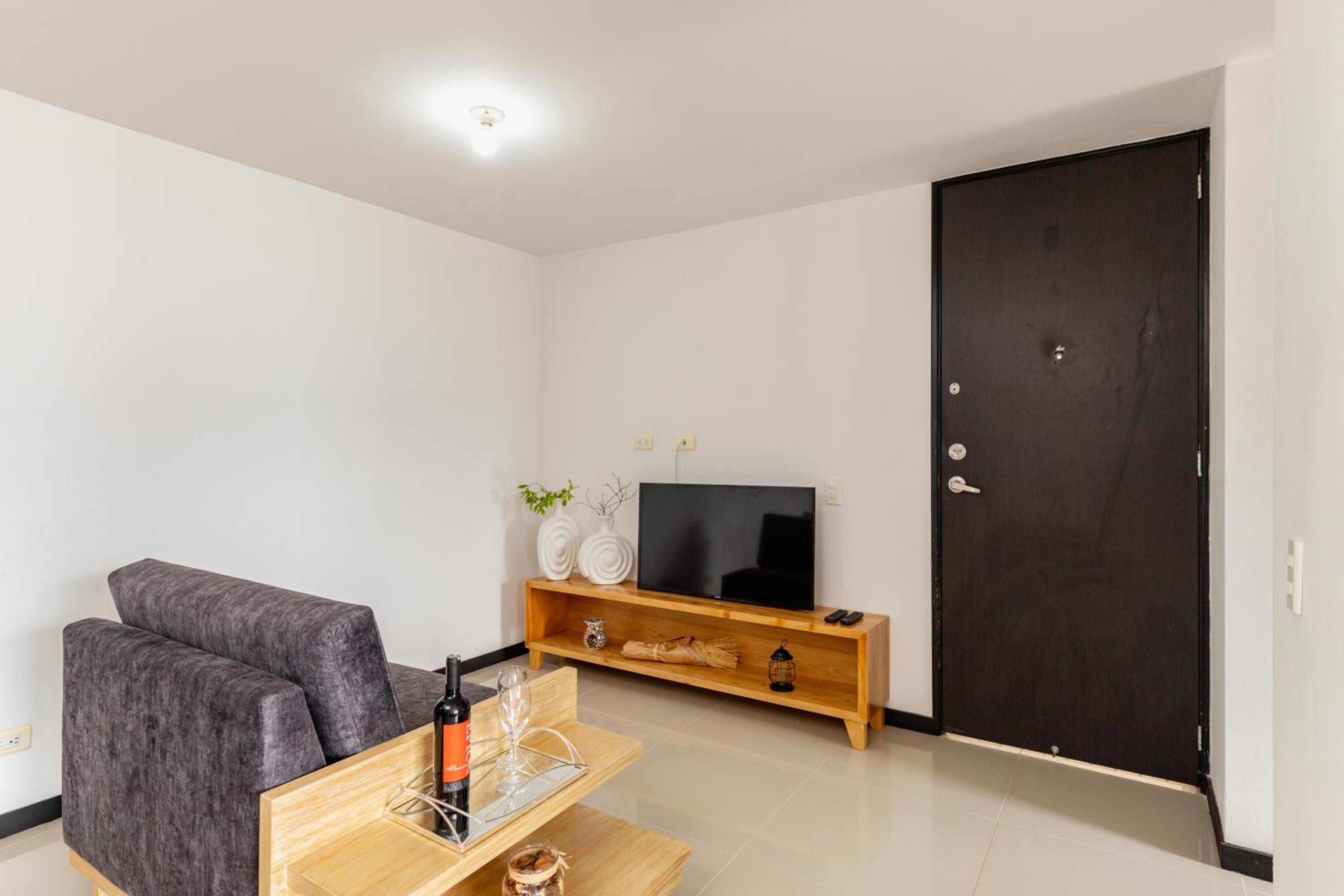 Apartamento amplio con piscina cerca al poblado