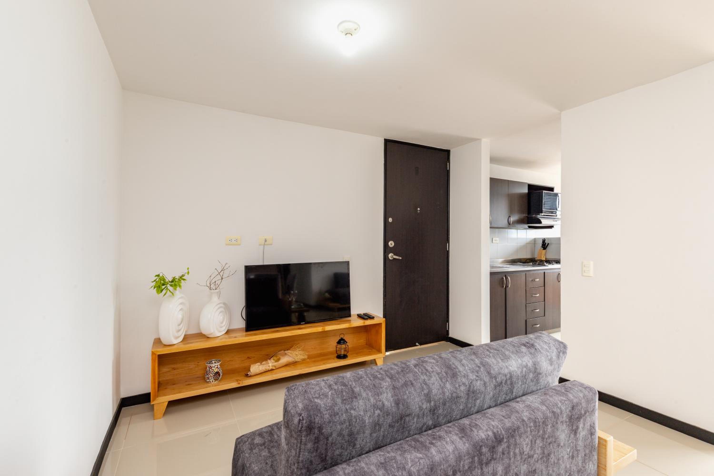 Apartamento amplio con piscina cerca al poblado