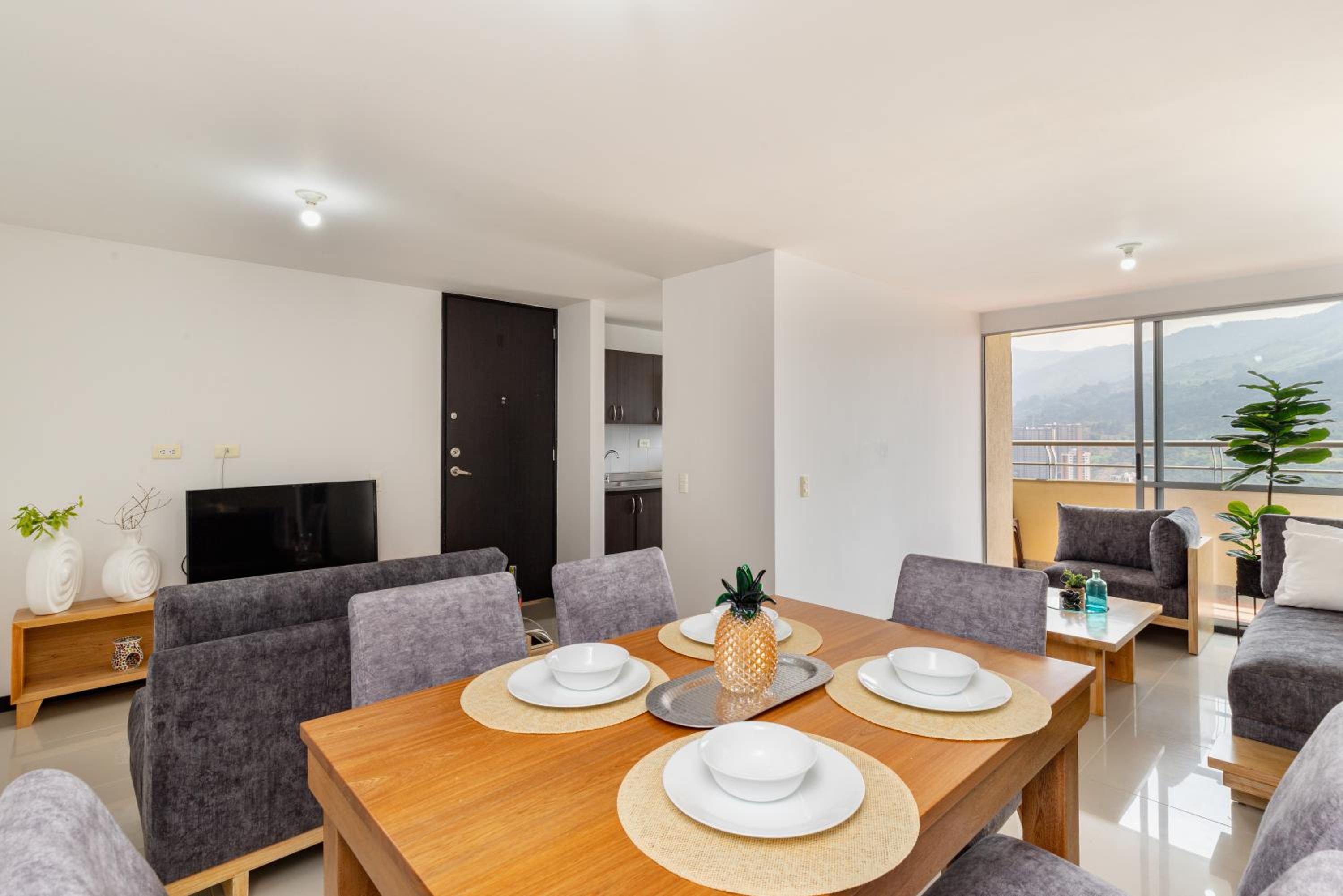 Apartamento amplio con piscina cerca al poblado