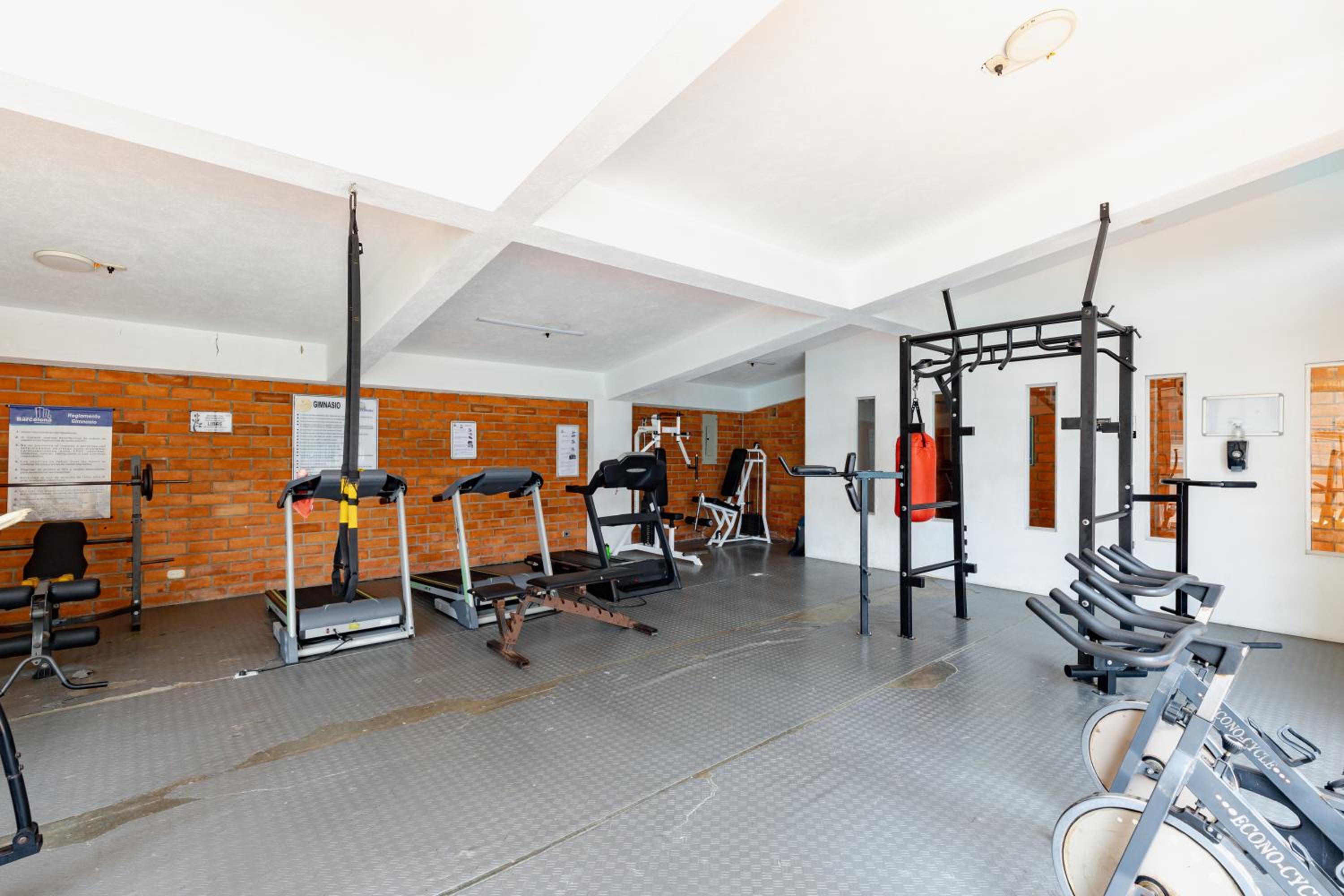 Apartamento amplio con piscina cerca al poblado