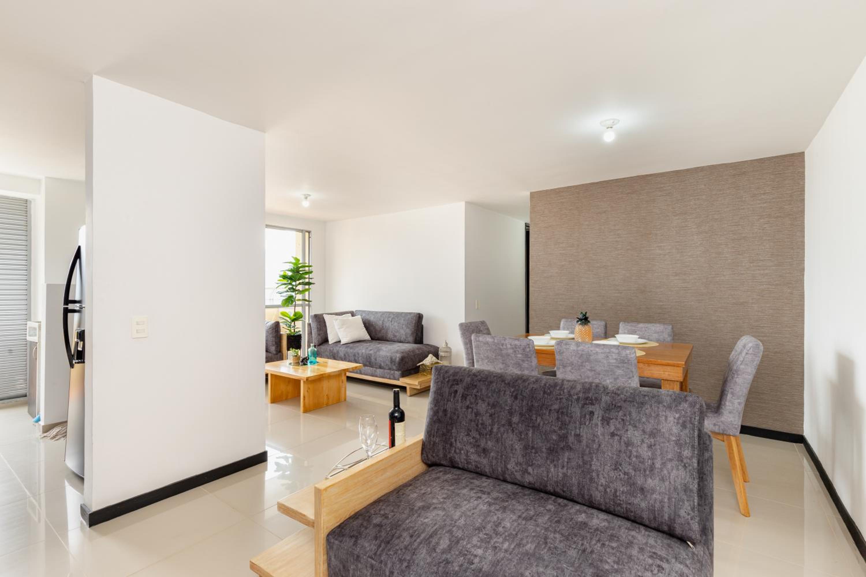 Apartamento amplio con piscina cerca al poblado