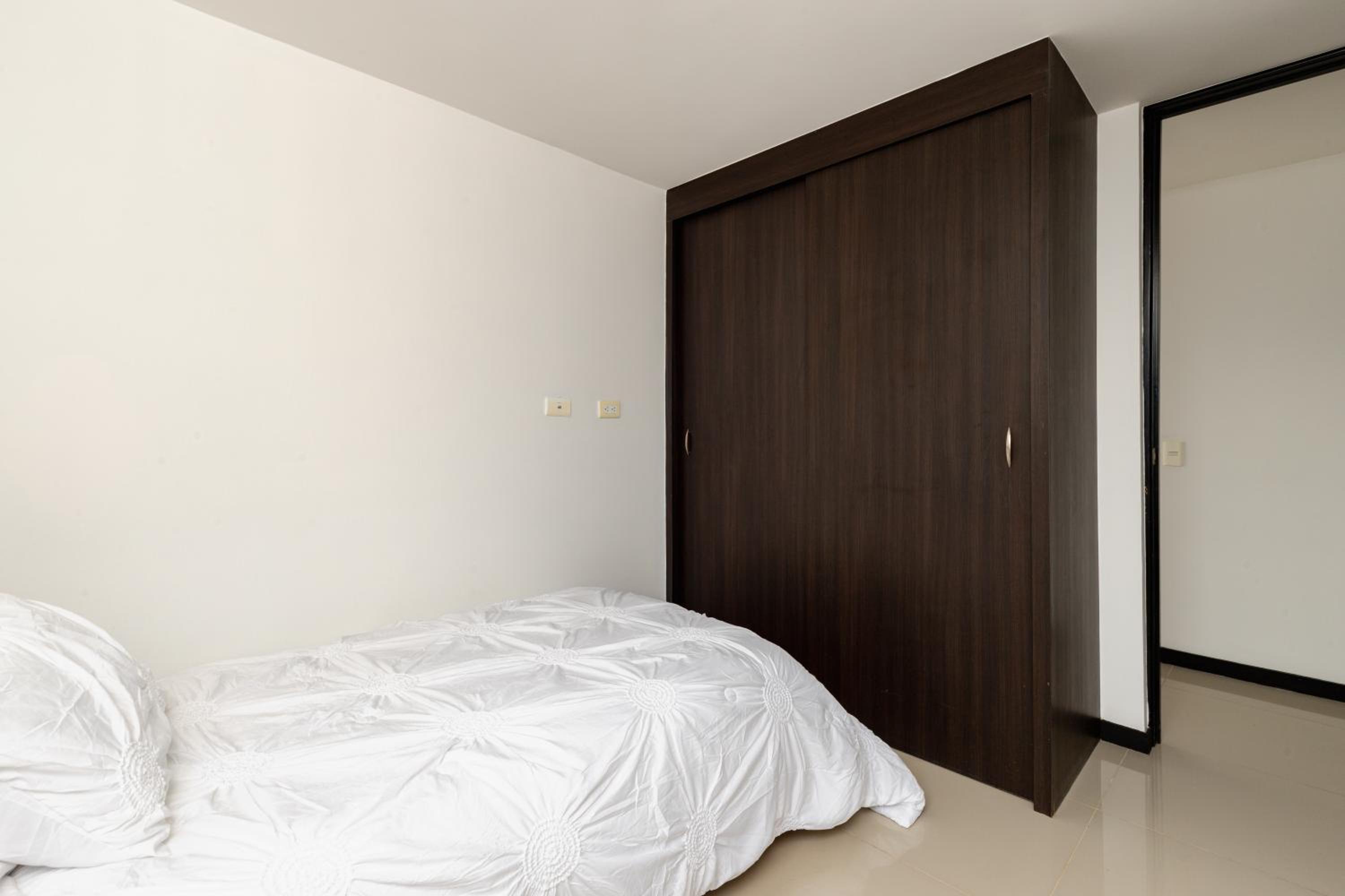 Apartamento amplio con piscina cerca al poblado
