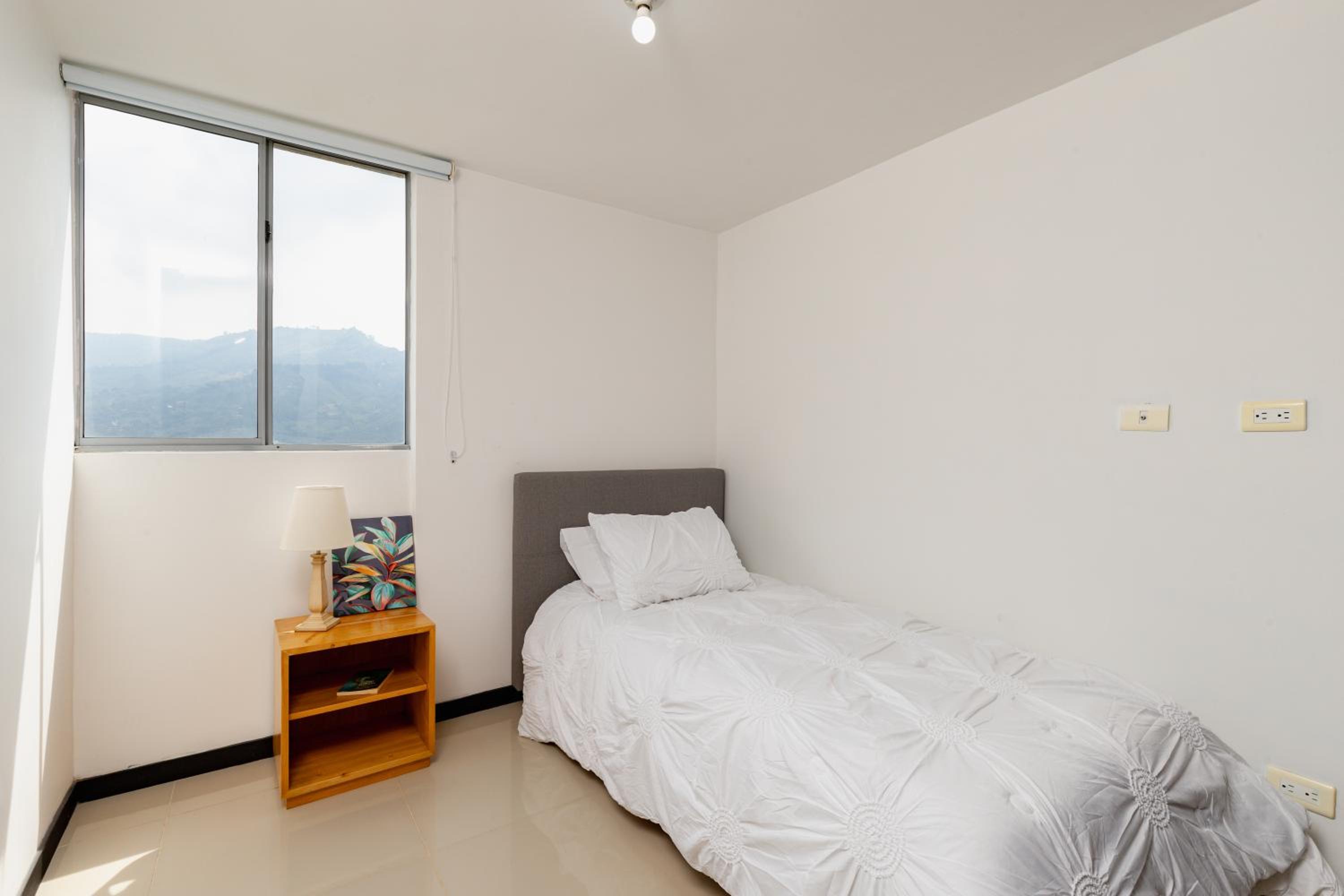 Apartamento amplio con piscina cerca al poblado