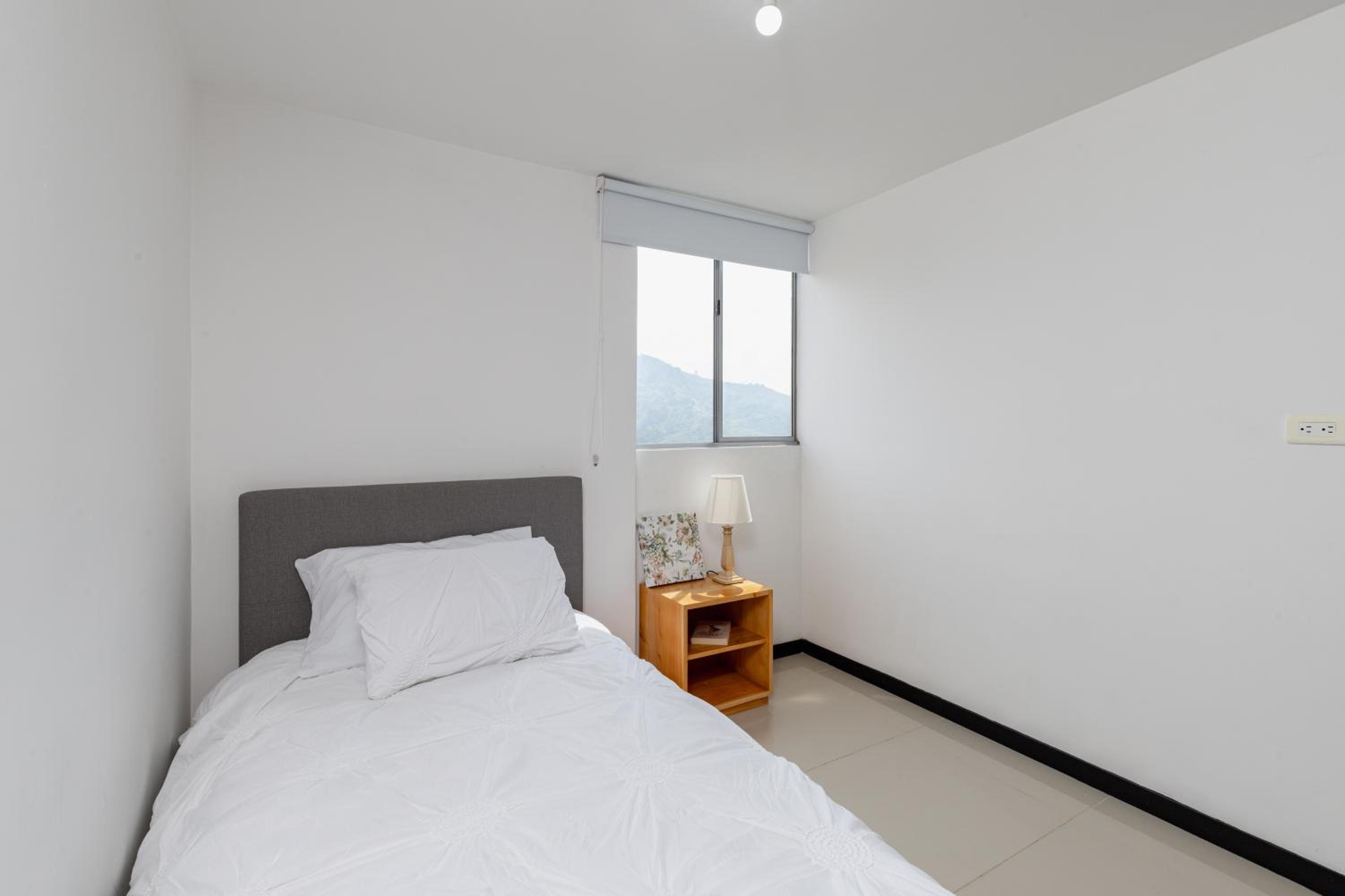 Apartamento amplio con piscina cerca al poblado