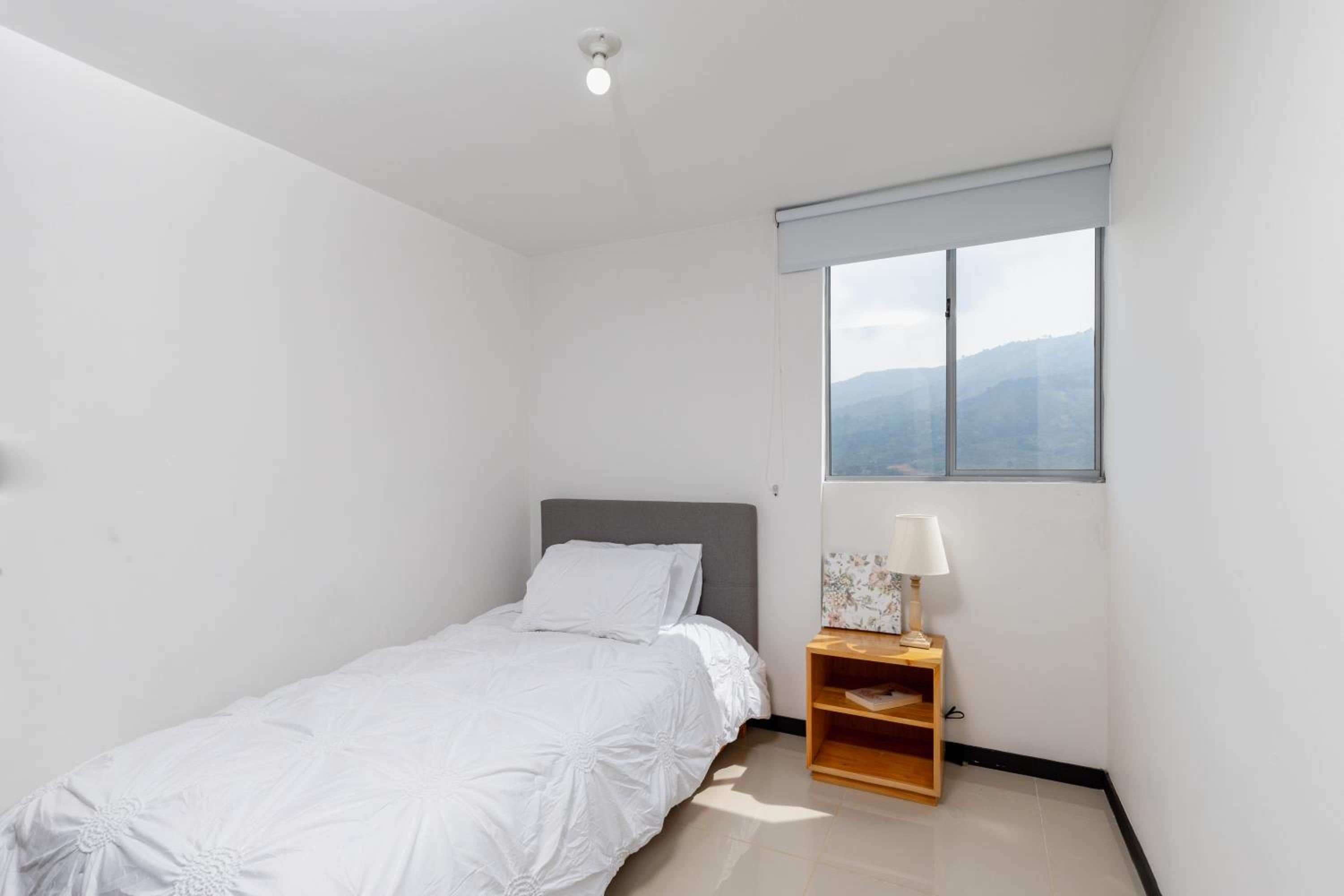 Apartamento amplio con piscina cerca al poblado