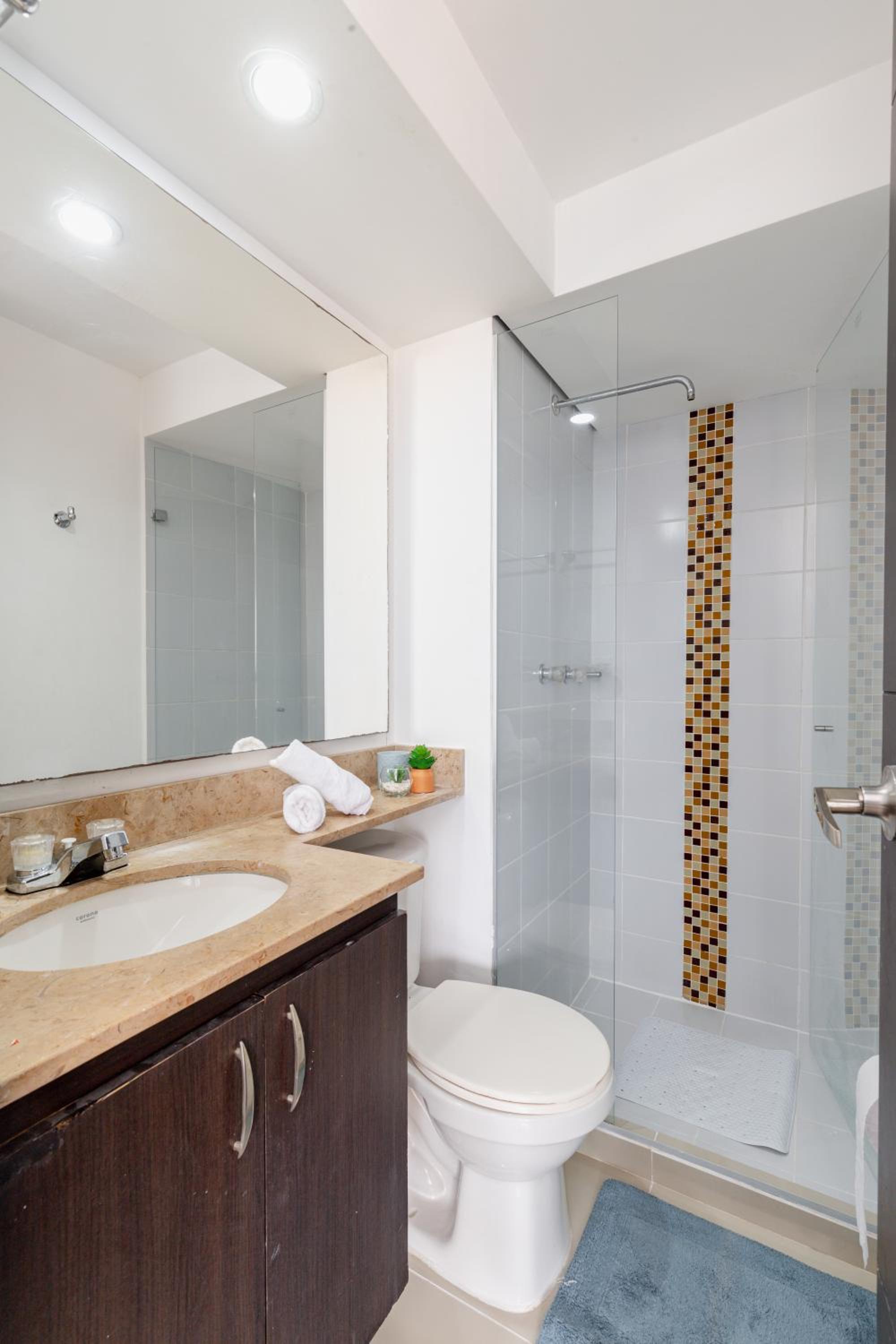 Apartamento amplio con piscina cerca al poblado
