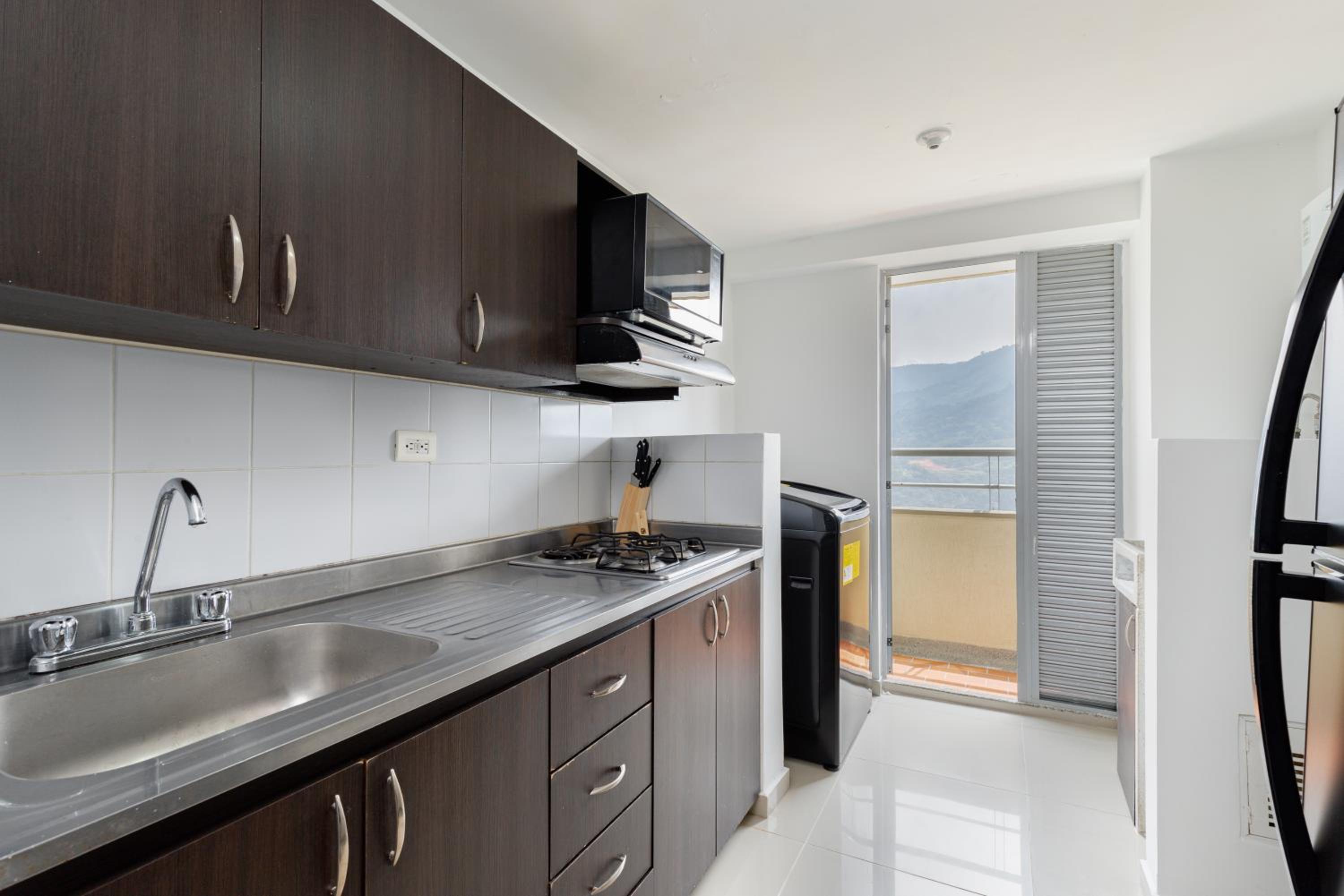 Apartamento amplio con piscina cerca al poblado